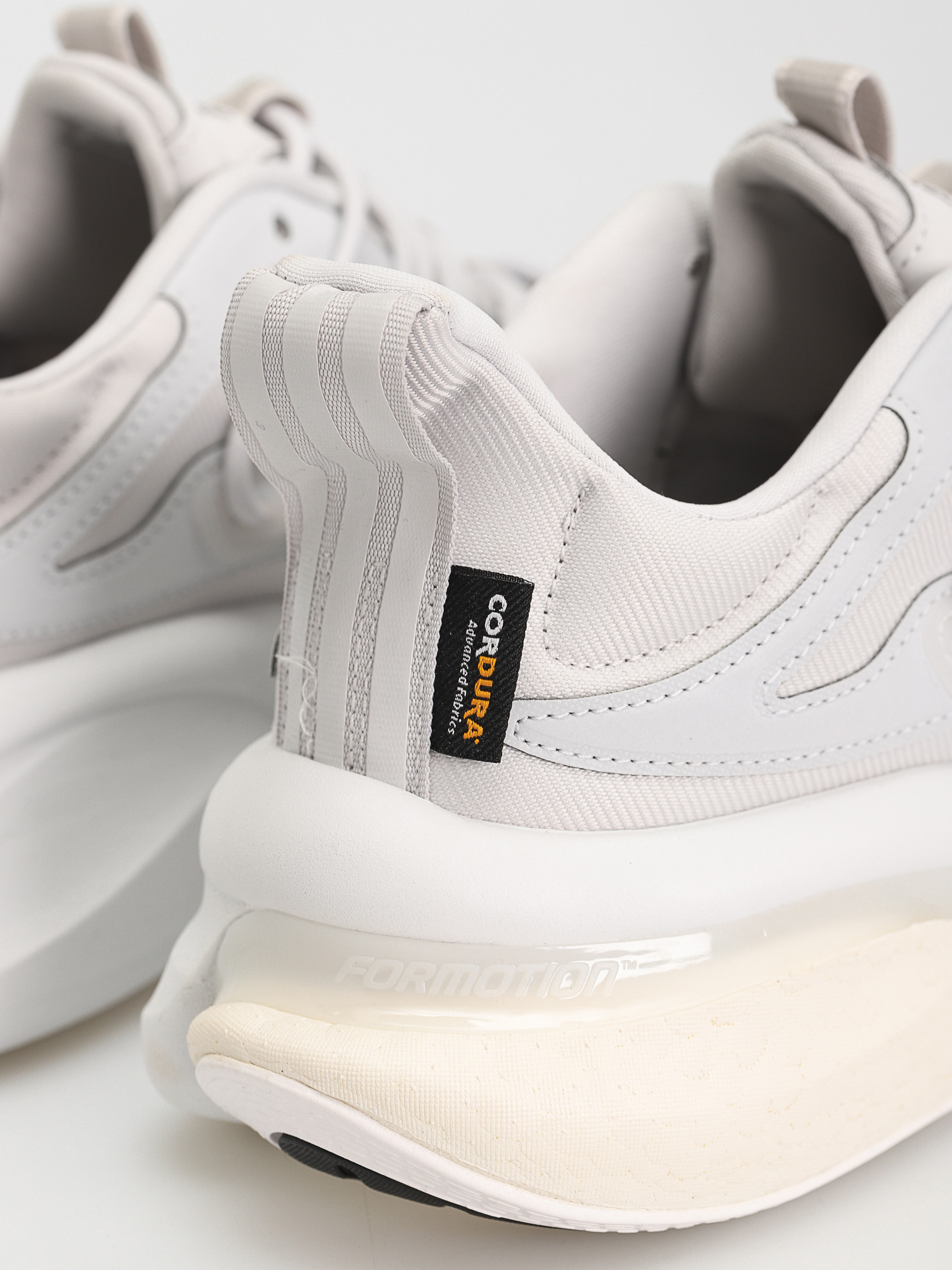 Buty adidas Alphaboost V1 (dshgry/greone/cblack)