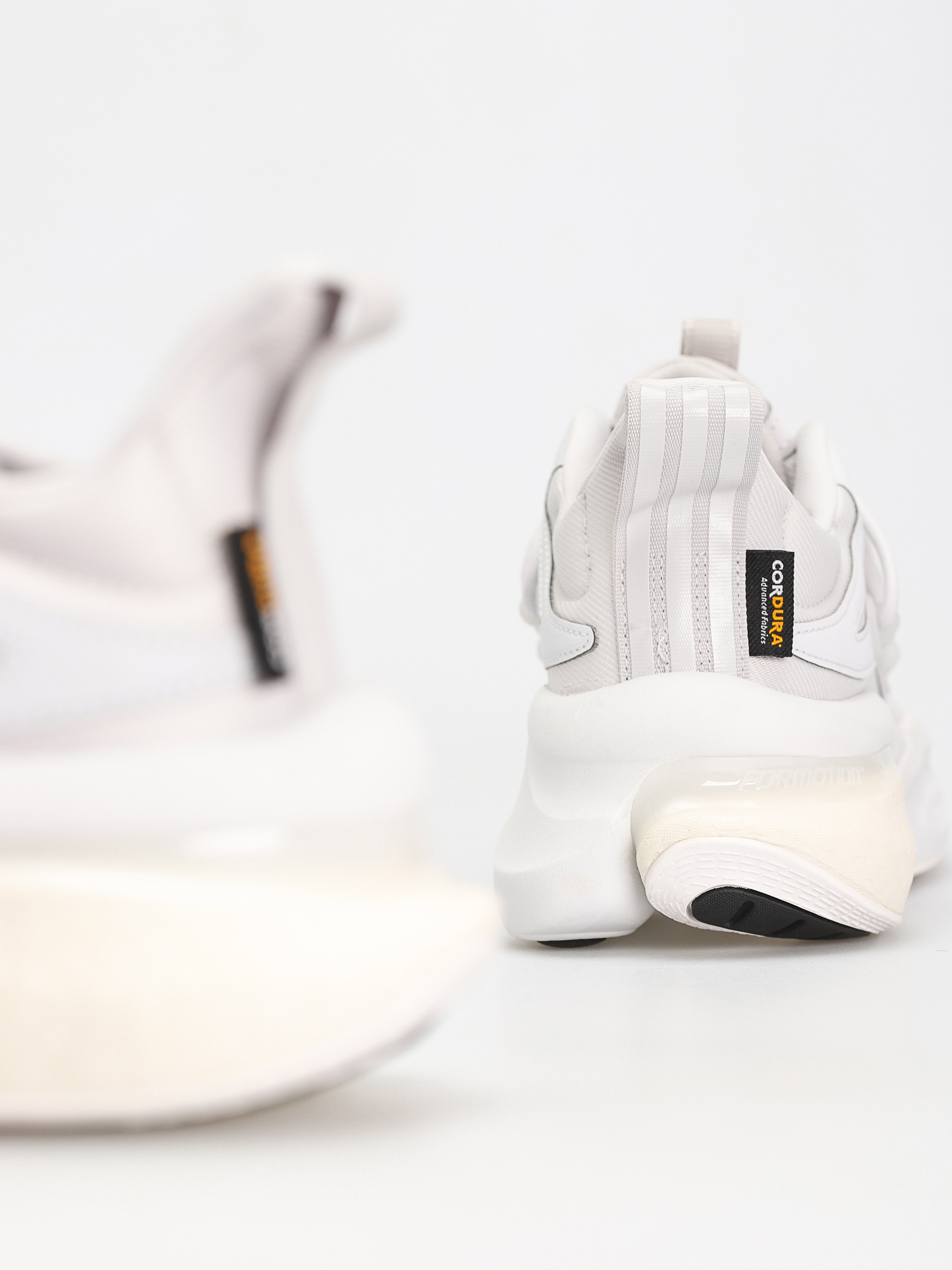 Buty adidas Alphaboost V1 (dshgry/greone/cblack)