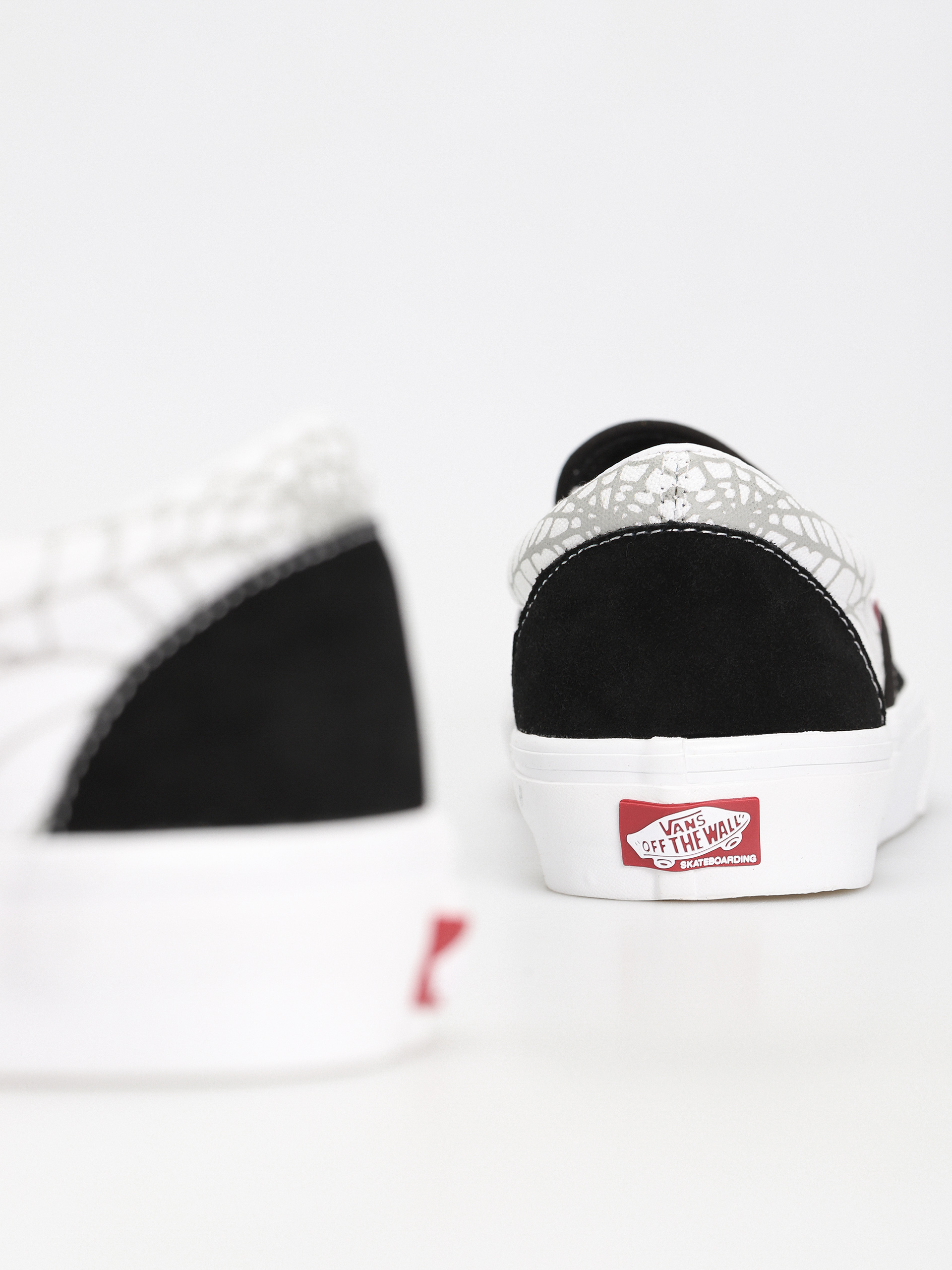 Buty Vans Skate Slip On (black widow spider black/white/red)