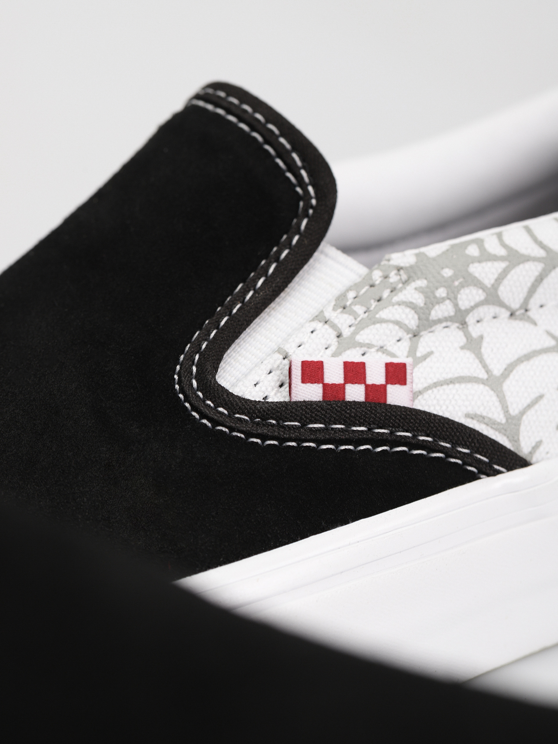 Buty Vans Skate Slip On (black widow spider black/white/red)