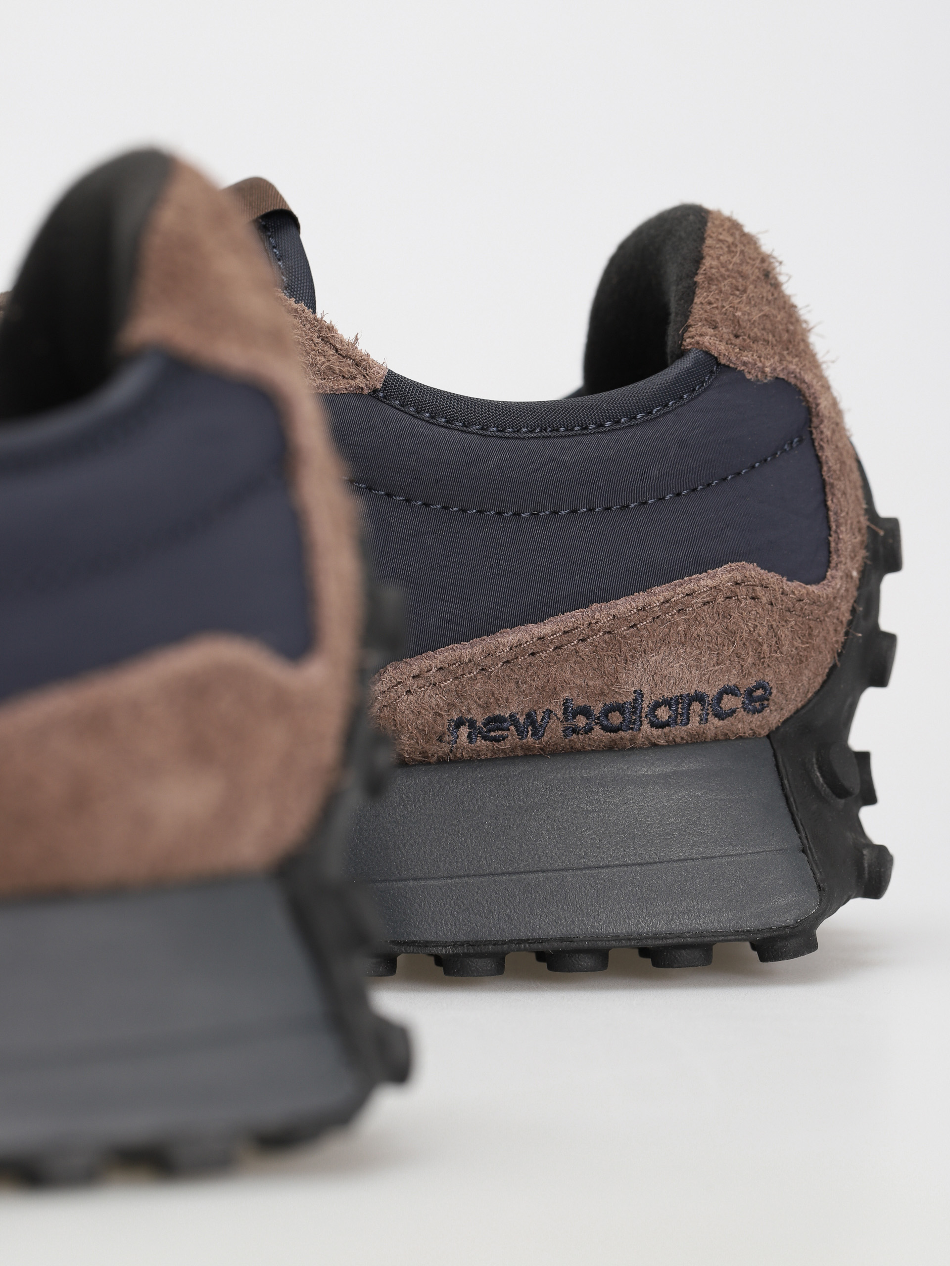 Buty New Balance 327 (dark mushroom)