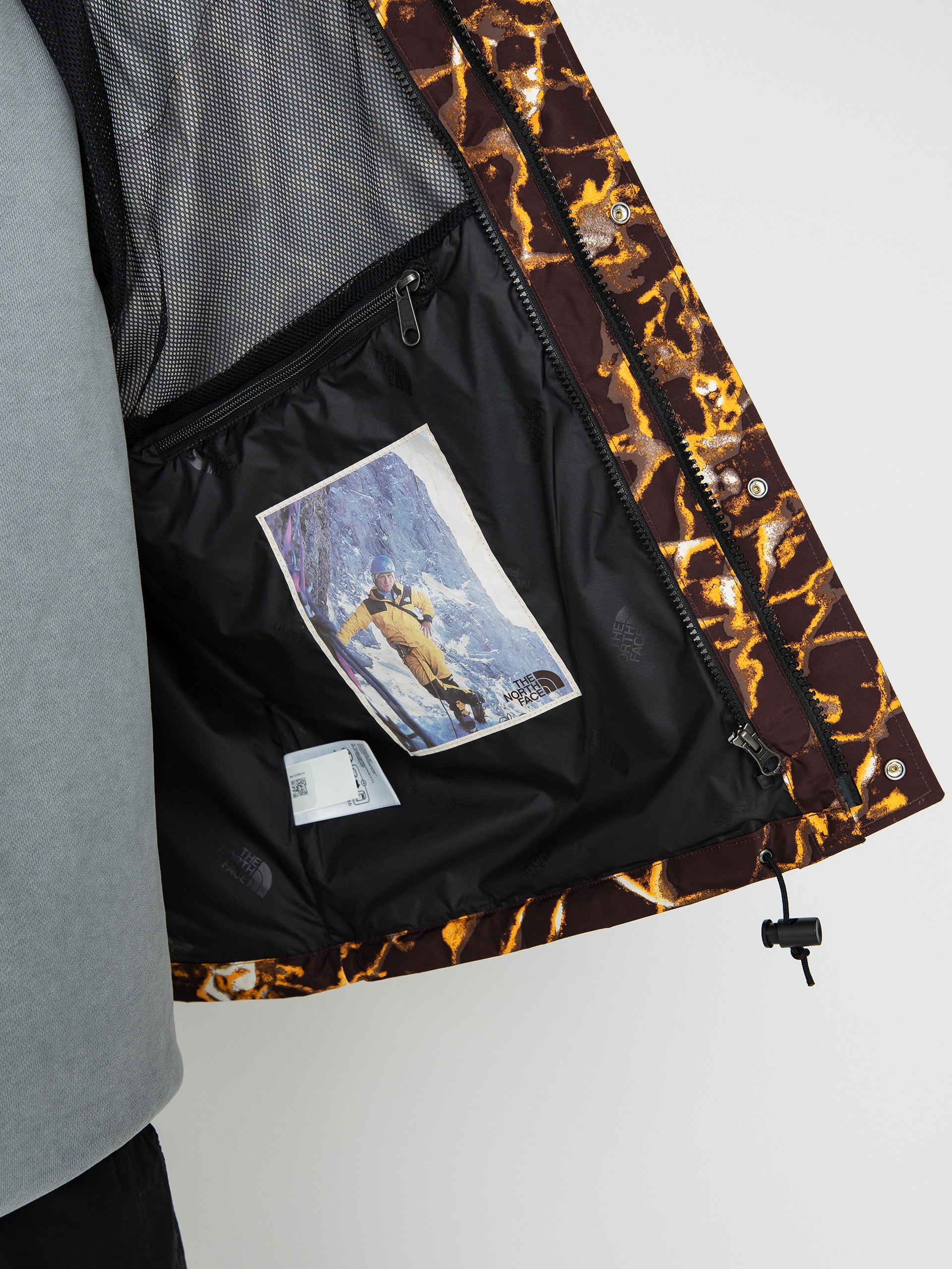 Kurtka The North Face 86 Retro Mountain (coal brown wtrdstp/tnfb)