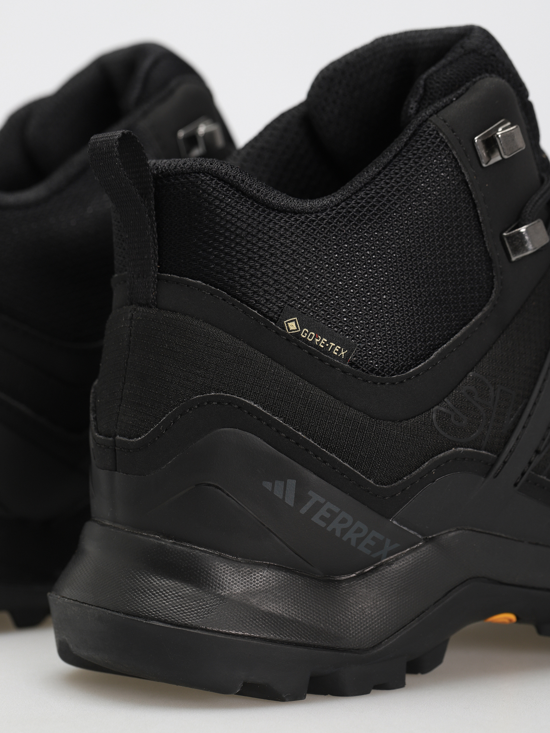 Buty adidas Originals Terrex Swift R2 Mid Gtx (cblack/cblack/carbon)