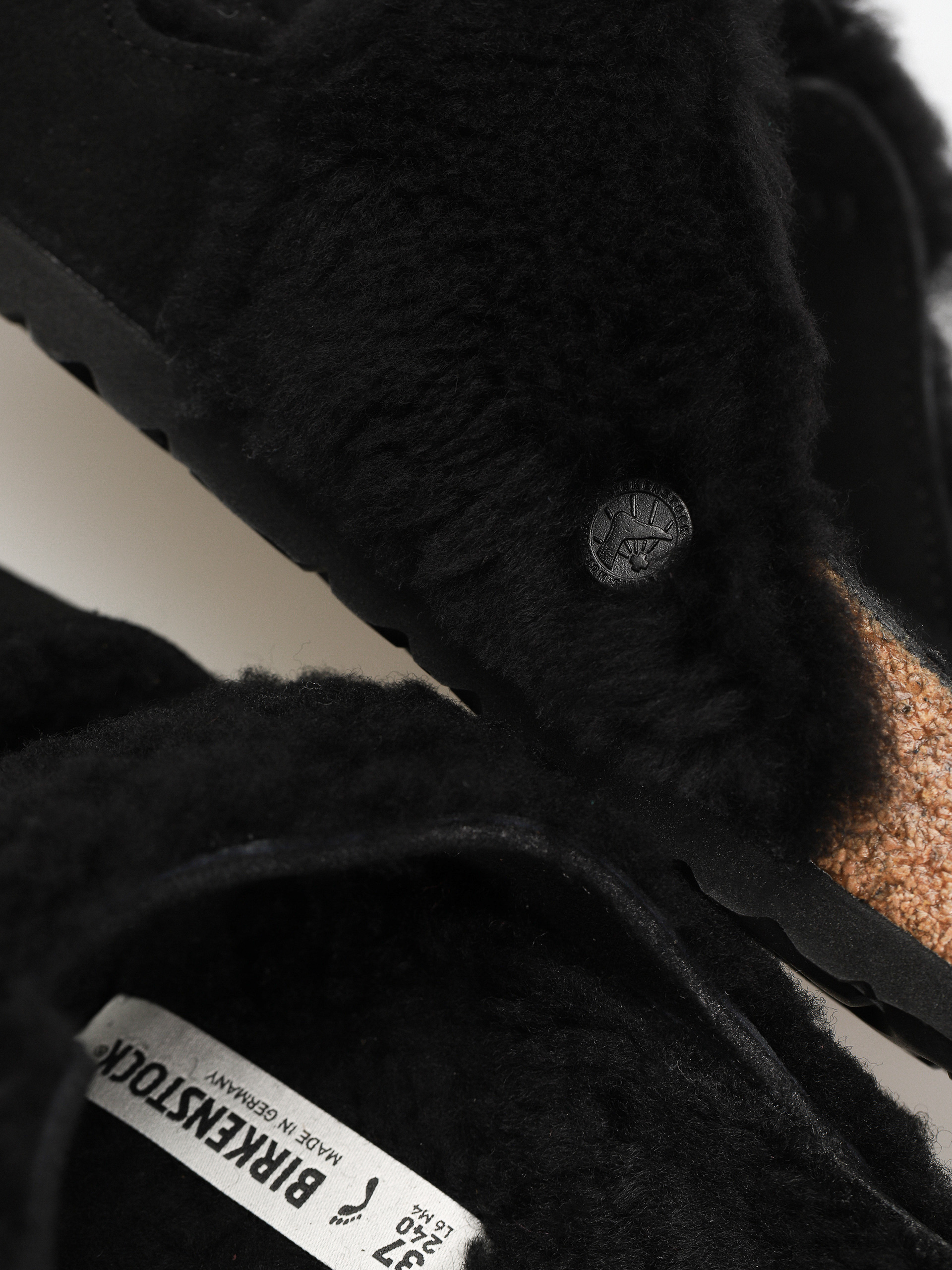 Klapki Birkenstock Arizona Split Teddy Parts Rivet Logo Suede Leather/Fur Narrow Wmn (black)