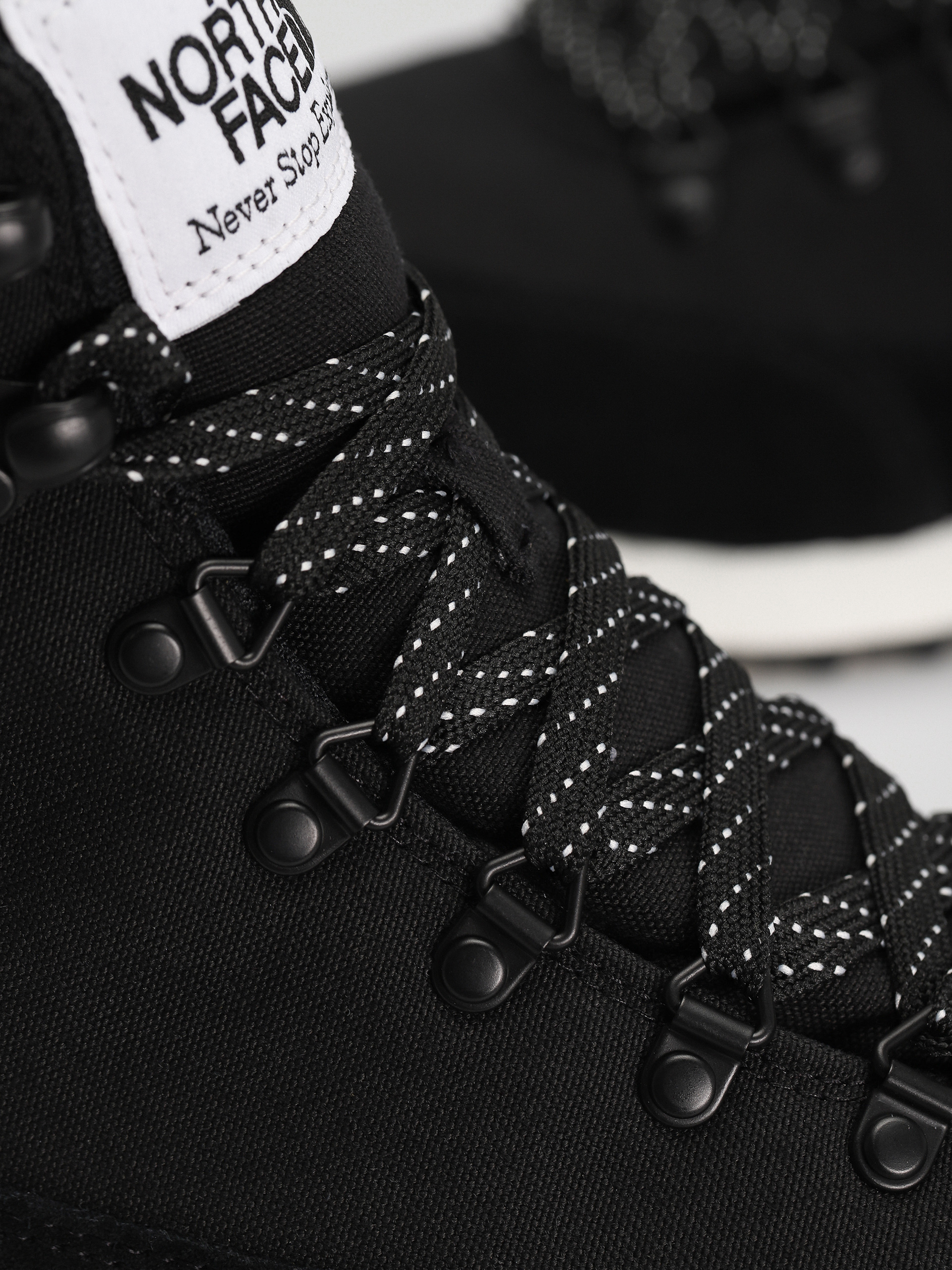 Buty The North Face Back To Berkeley Iv Textile Wp (tnf black/tnf white)