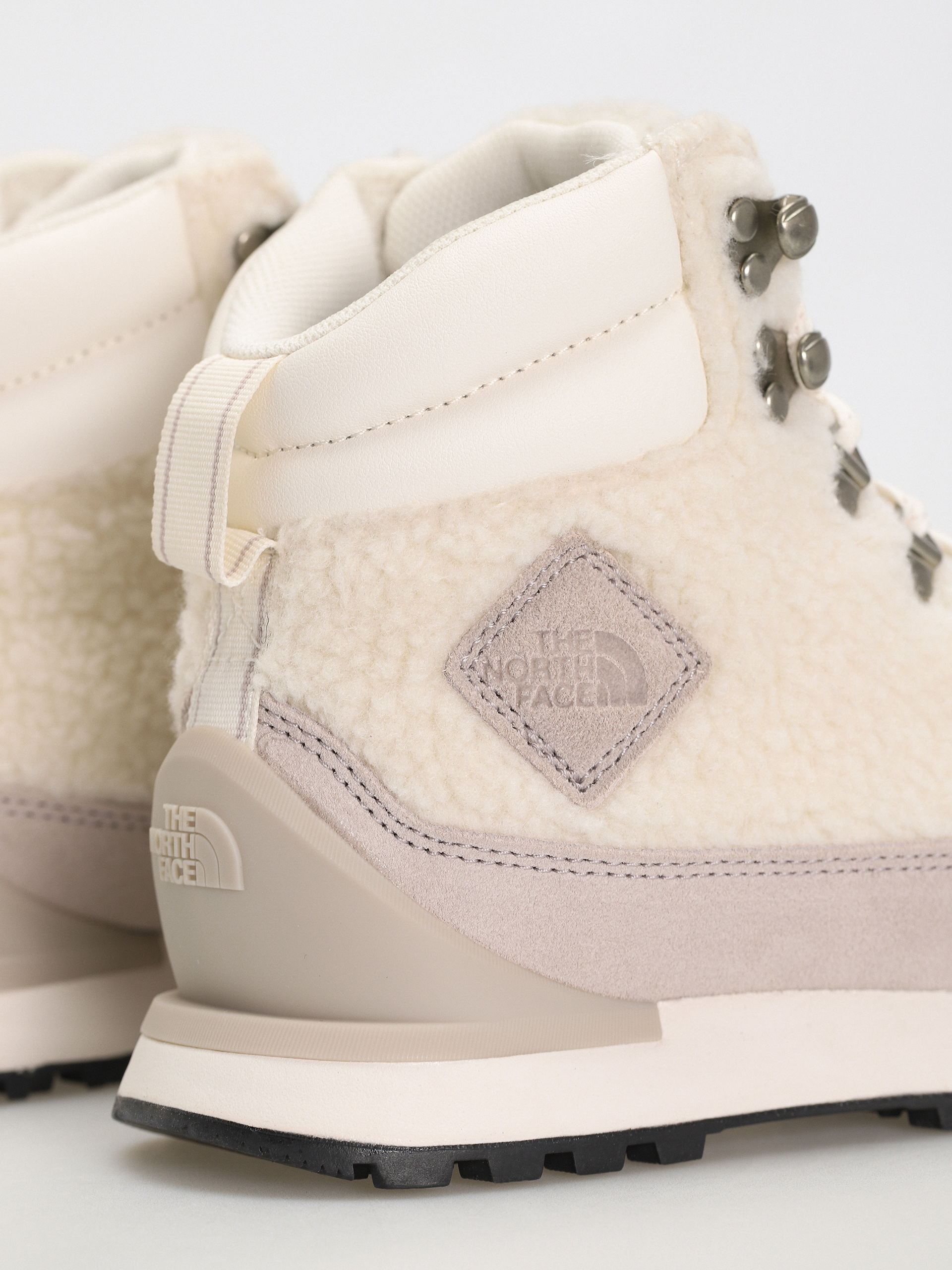 Buty The North Face Back To Berkeley Iv High Pile Wmn (gardenia white/silvergrey)