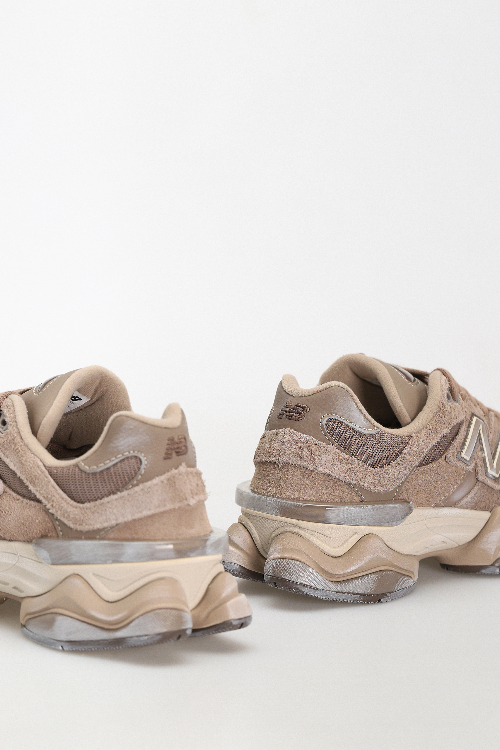 Buty New Balance 9060 (mushroom)
