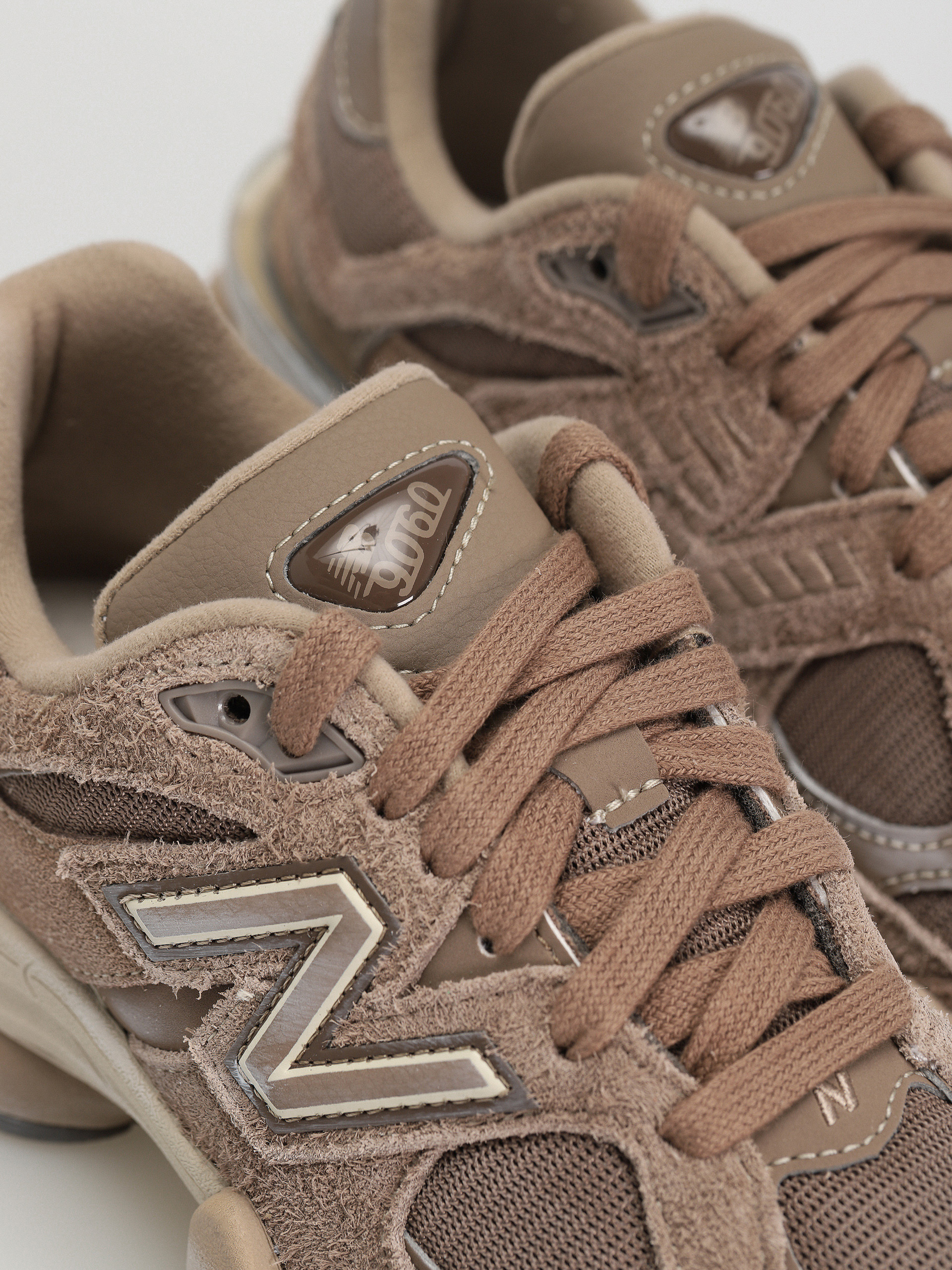 Buty New Balance 9060 (mushroom)