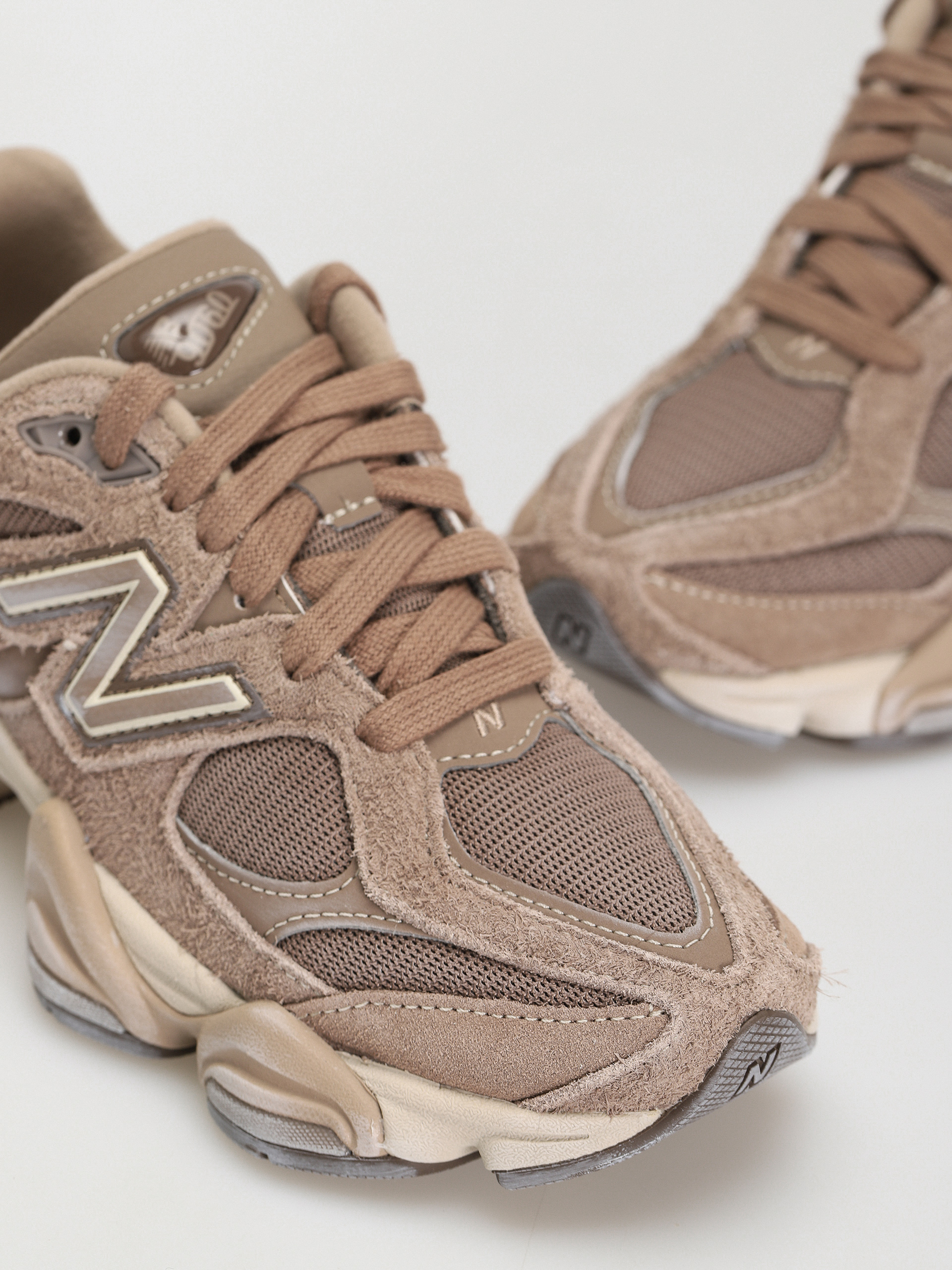 Buty New Balance 9060 (mushroom)