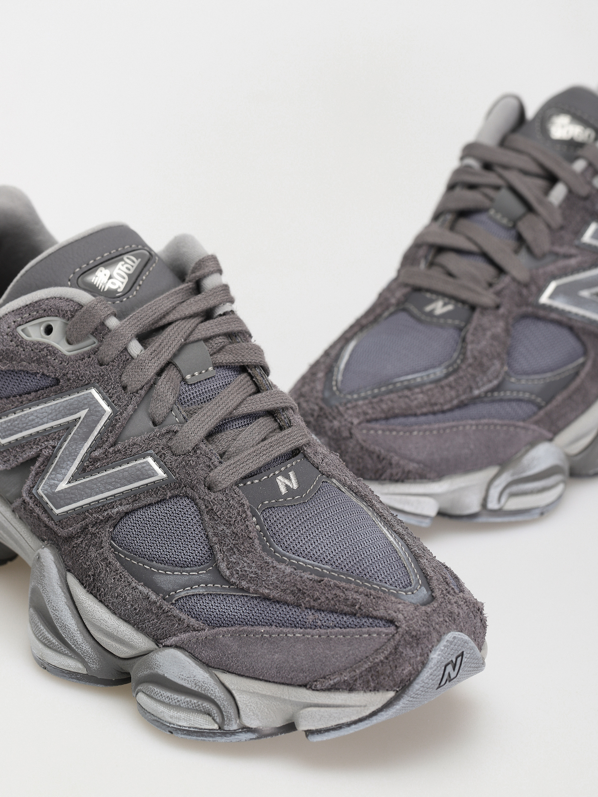 Buty New Balance 9060 - szary (magnet)