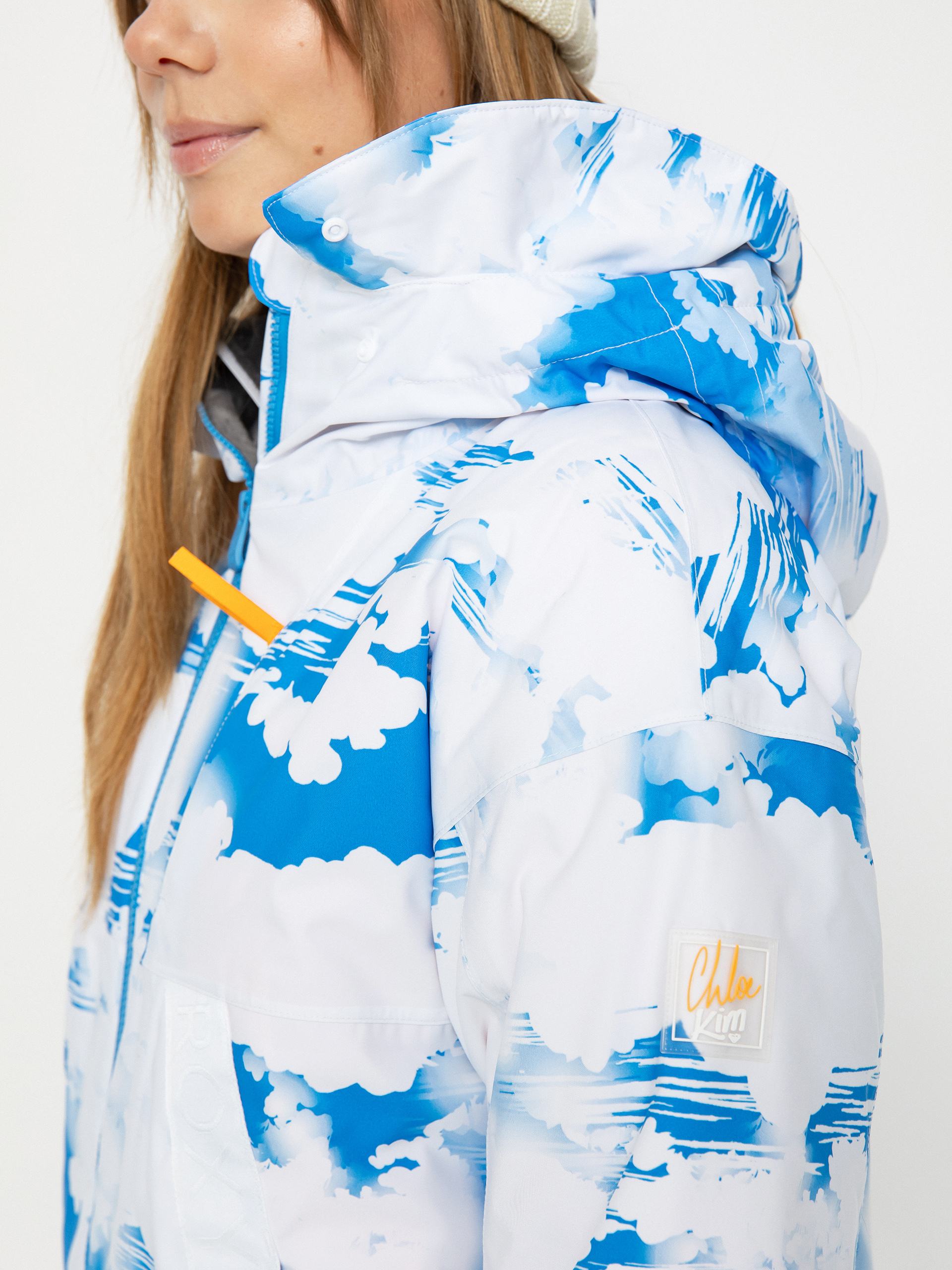 Damska Kurtka snowboardowa Roxy Chloe Kim (azure blue clouds)