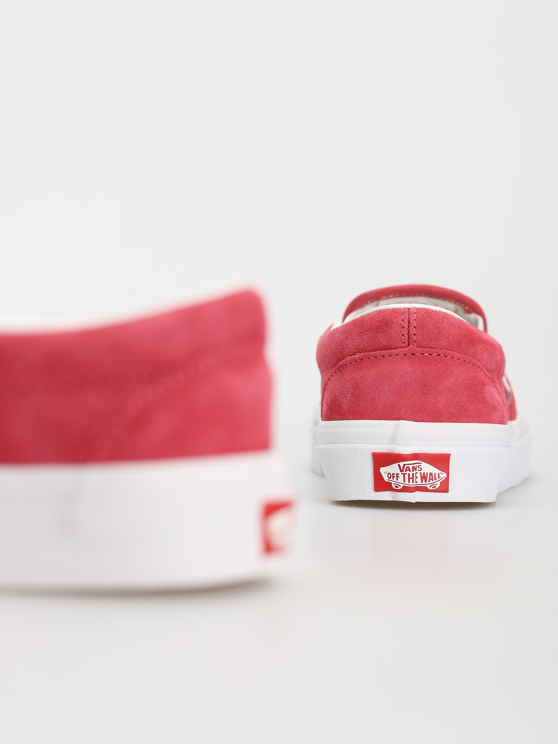 VANS★CLASSIC SLIP ON★PIG SUEDE★兼用★HOLLY BERRY VANS☆CLASSIC SLIP ON☆PIG SUEDE☆兼用☆HOLLY BERRY (VANS