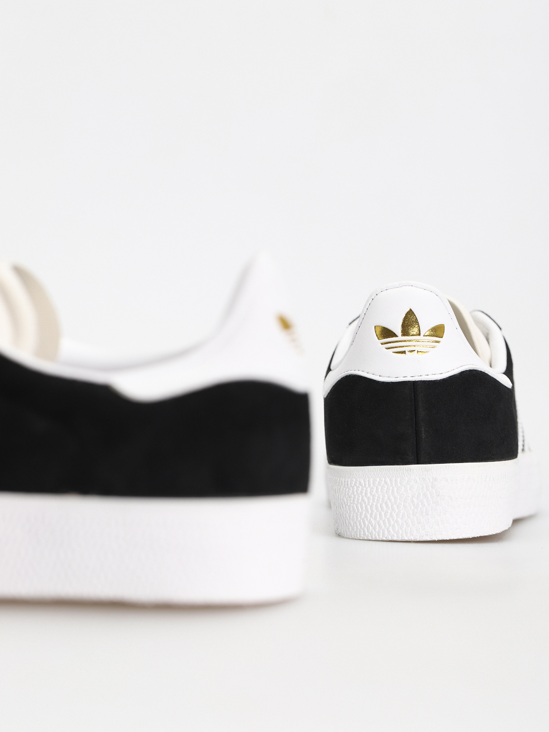 Buty adidas Gazelle ADV (core black/cloud white/gold metallic)