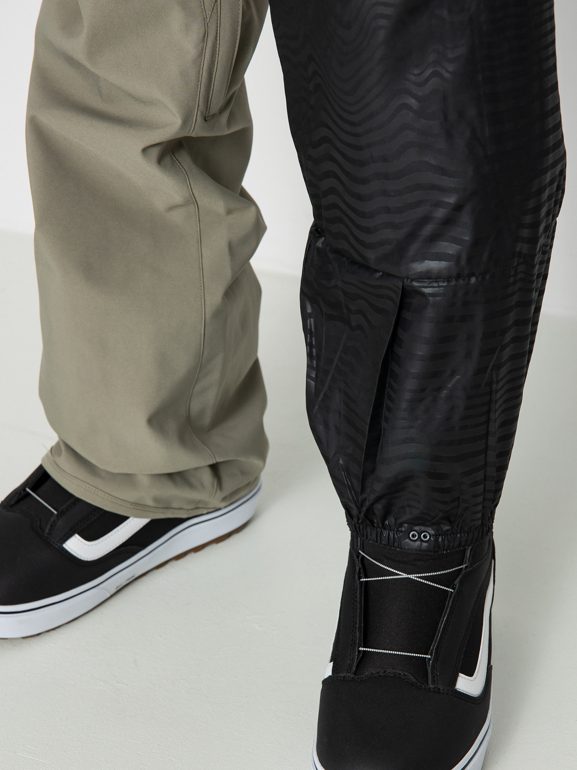 Męskie Spodnie snowboardowe Volcom Freakin Snow Chino (light military)