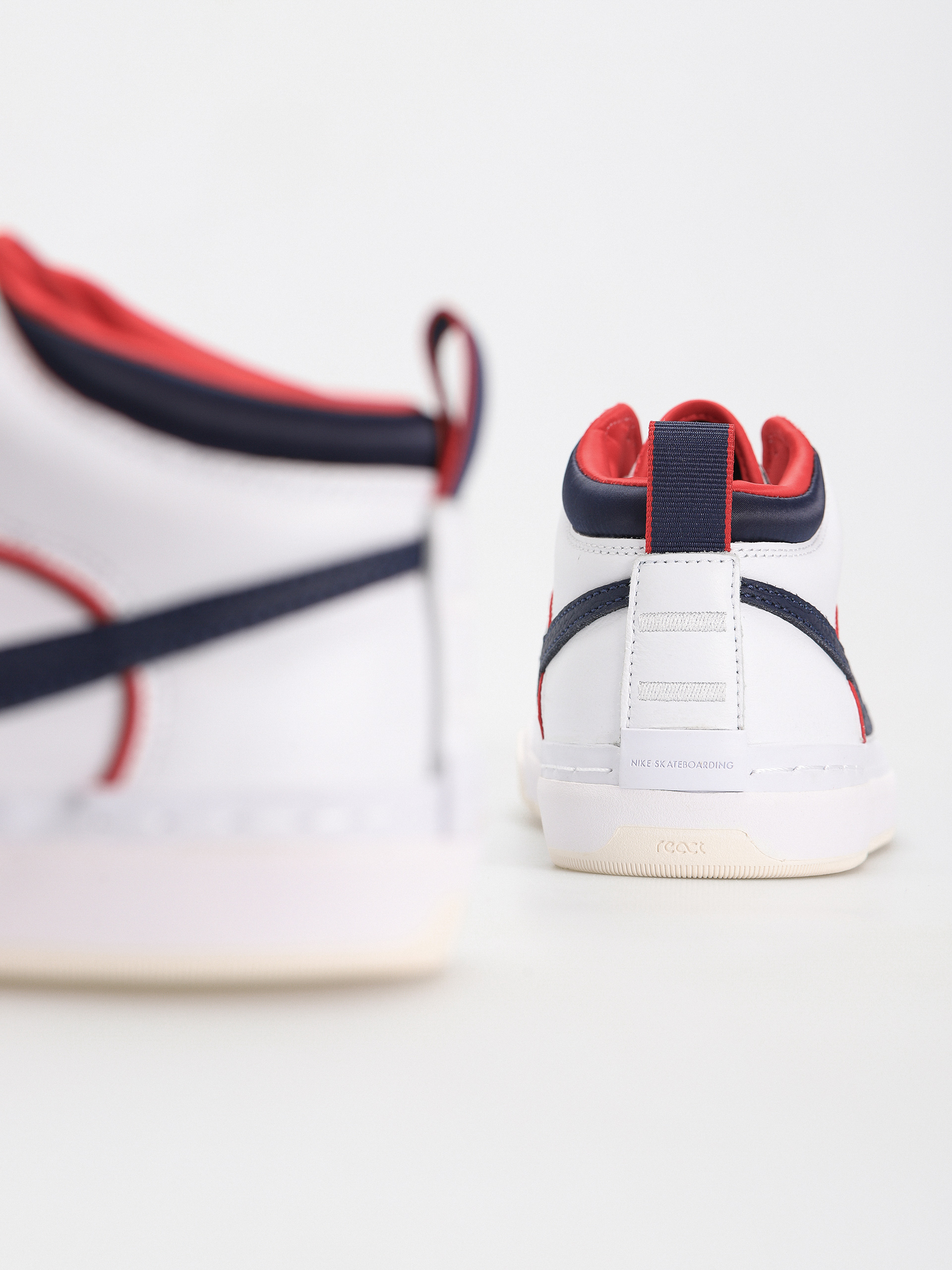 Buty Nike SB React Leo Premium (white/midnight navy university red white)