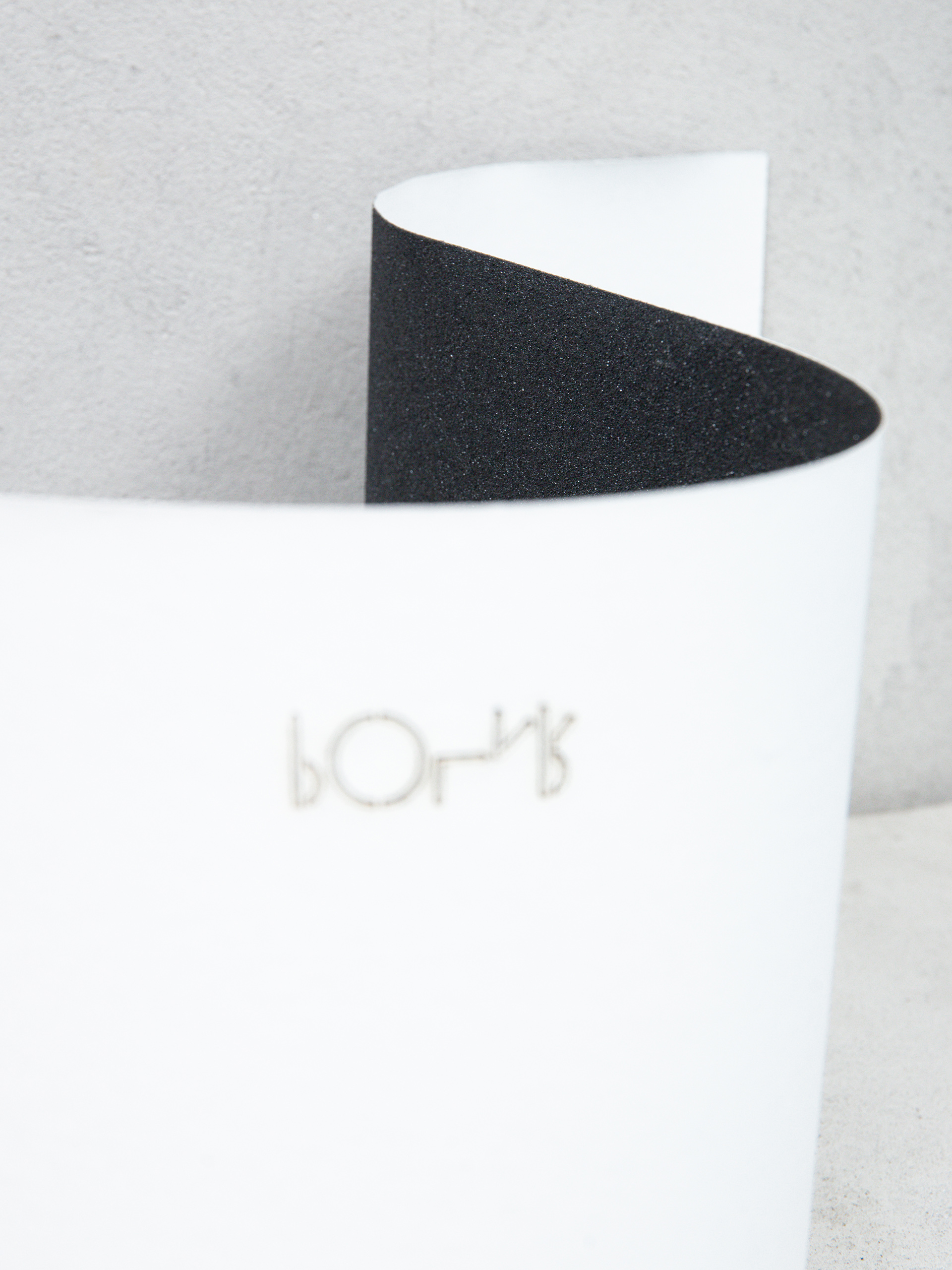 Papier Polar Skate Vertical Polar Script (black)