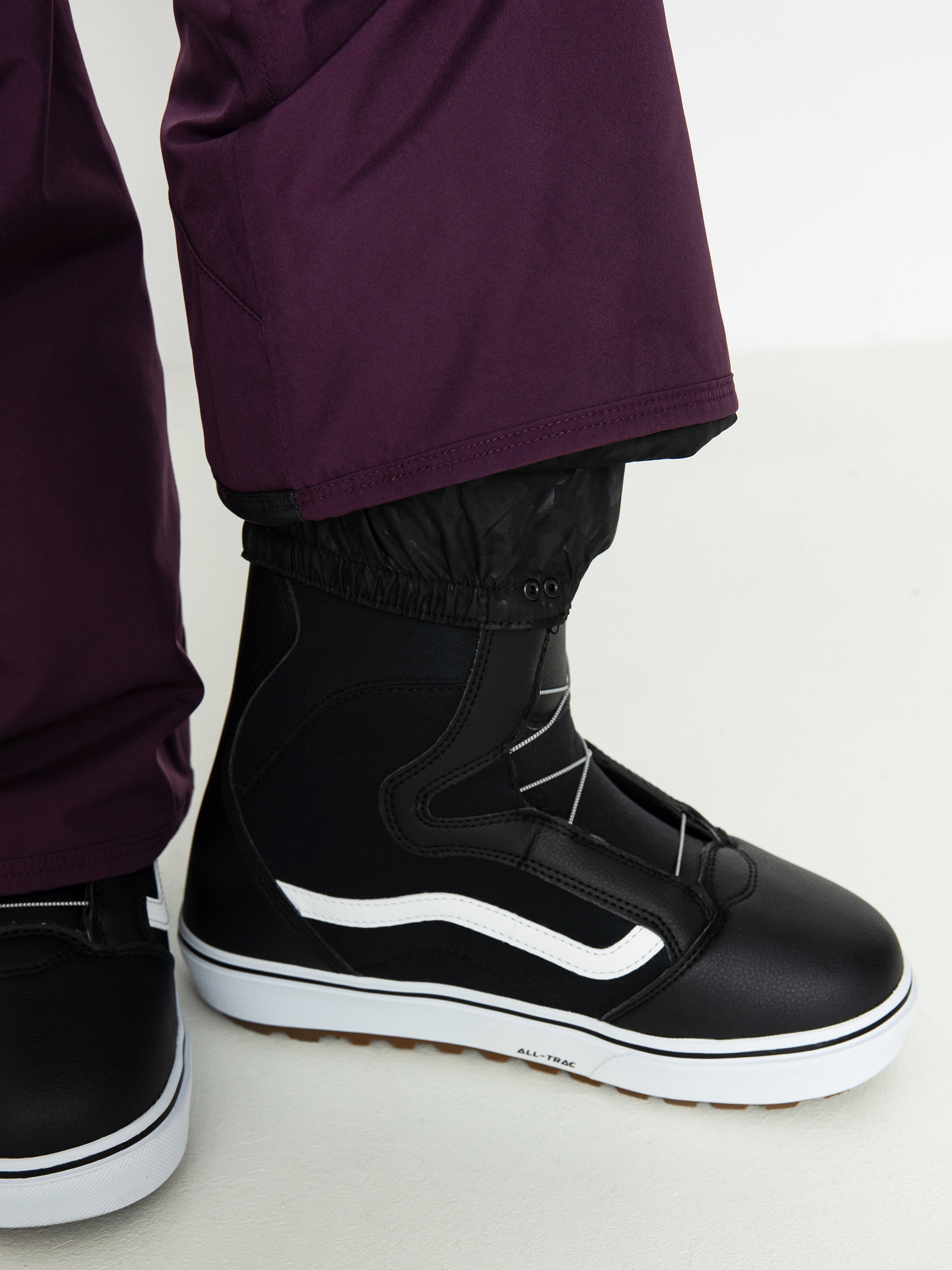 Damskie Spodnie snowboardowe Volcom Knox Ins Gore Tex (blackberry)