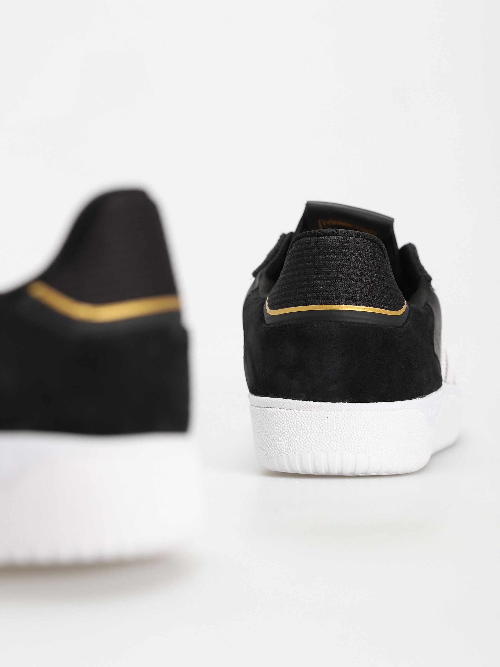 Buty adidas Tyshawn Low (cblack/ftwwht/goldmt)