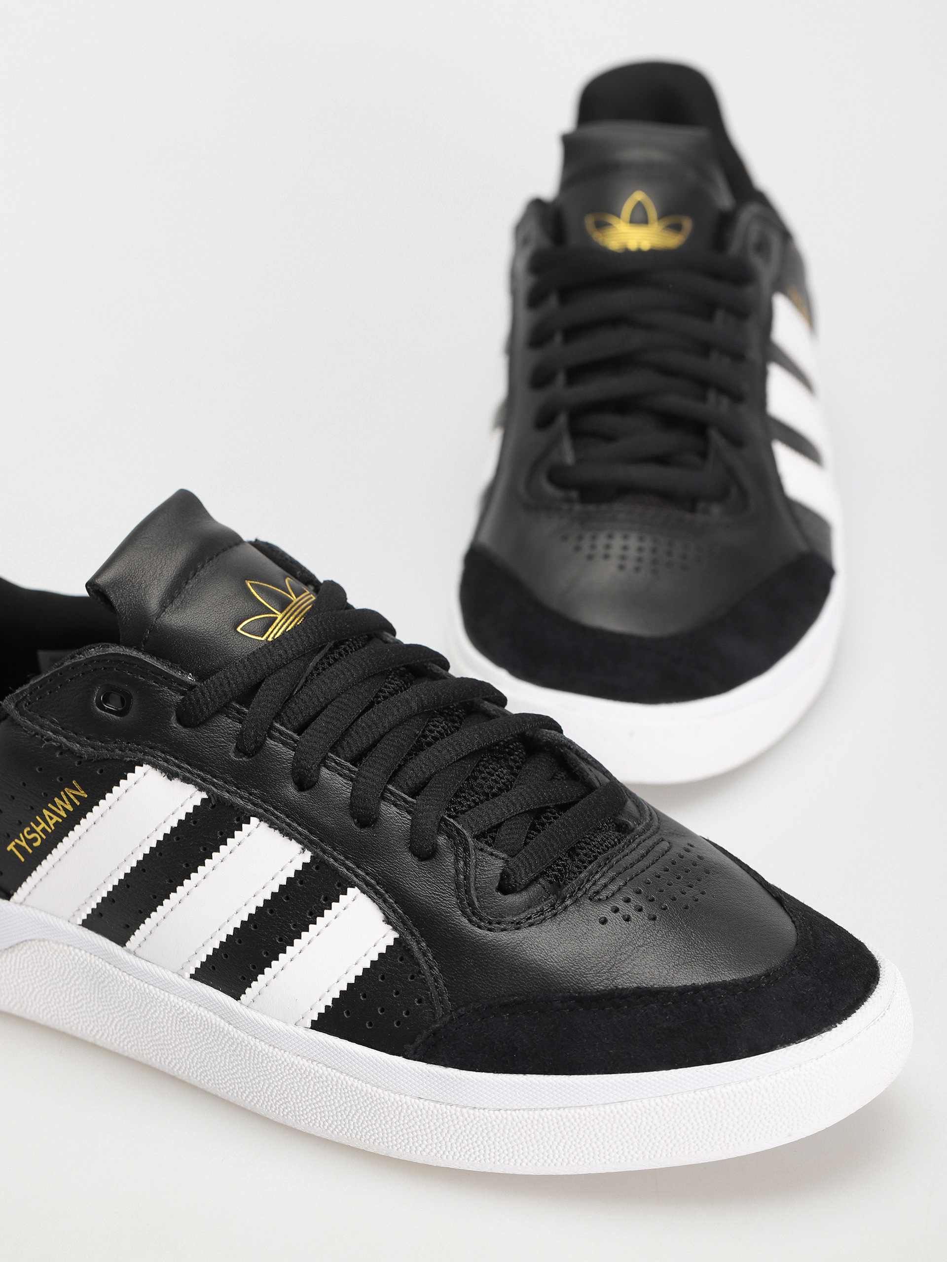 Buty adidas Tyshawn Low (cblack/ftwwht/goldmt)