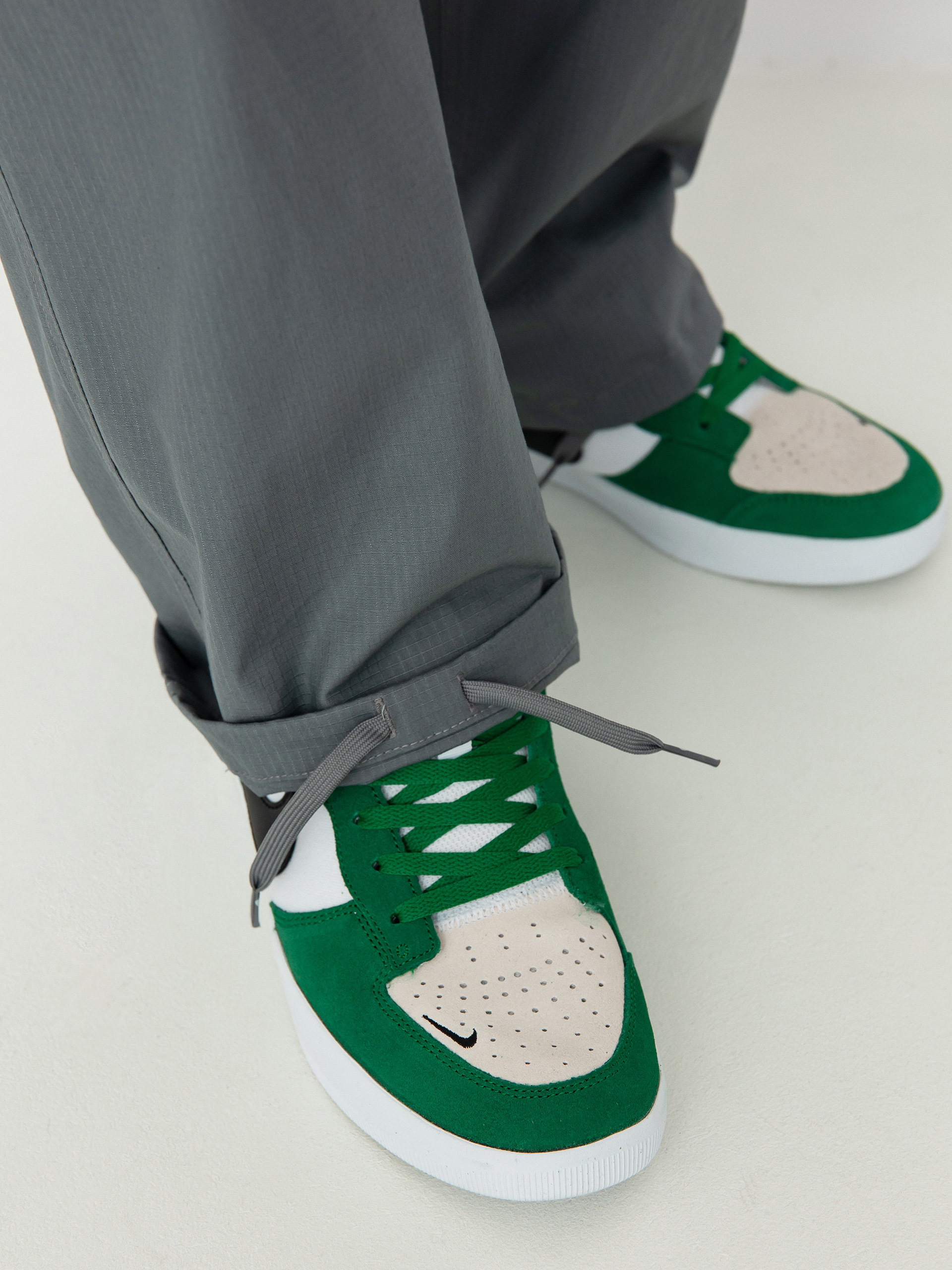 Spodnie Nike SB Kearny Cargo (smoke grey)