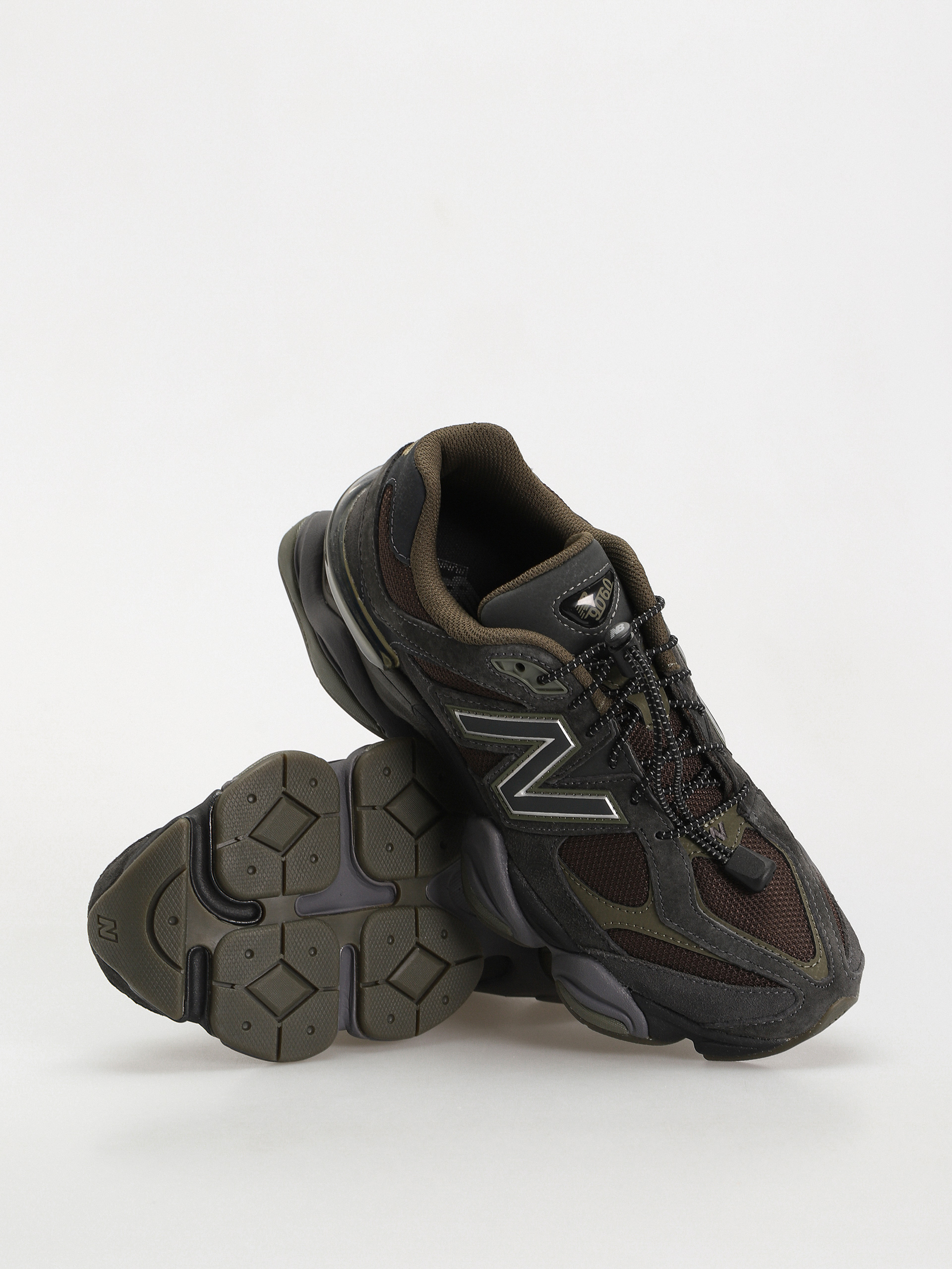 Buty New Balance 9060 - czarny (blacktop)