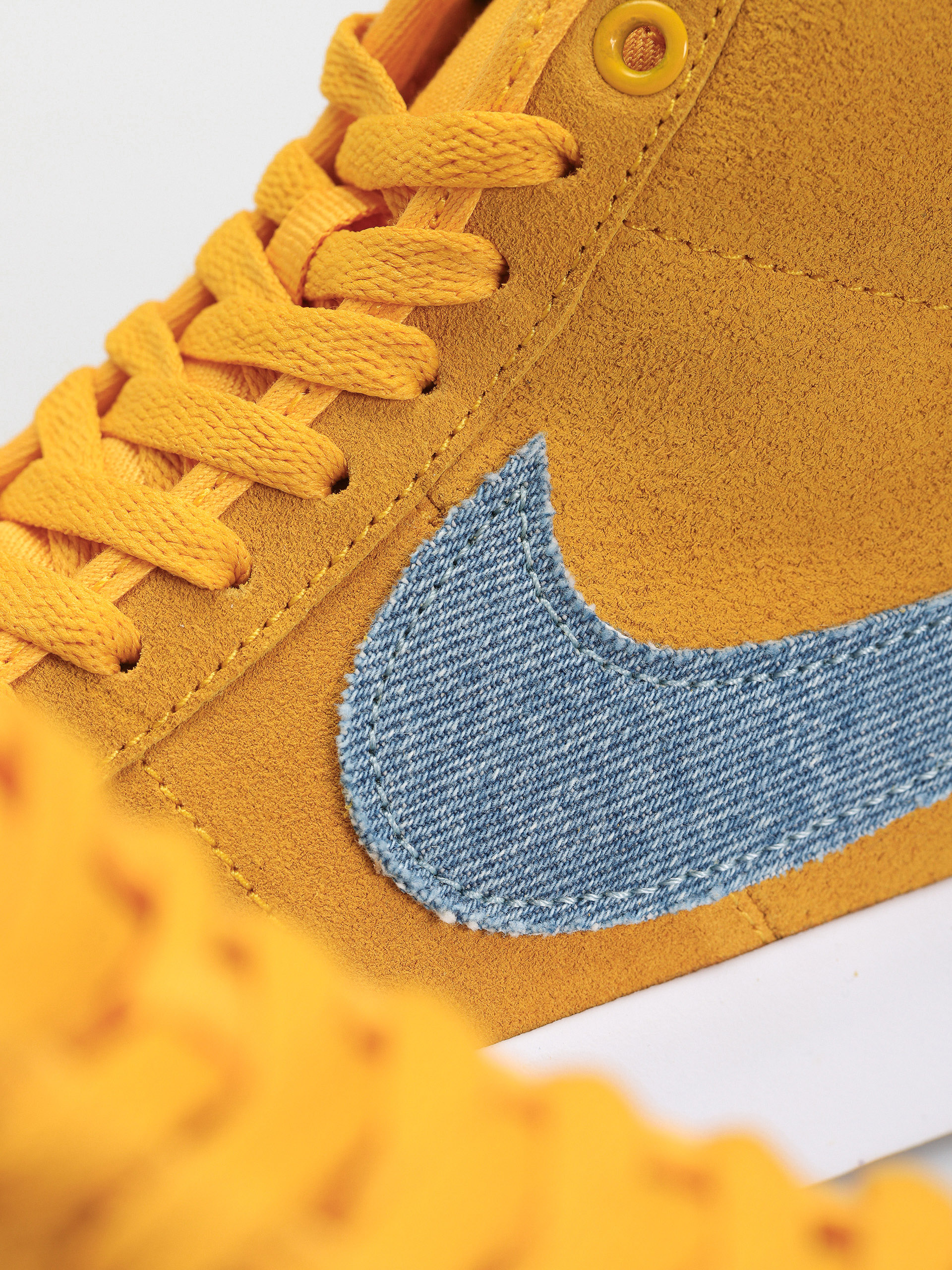 Buty Nike SB Zoom Blazer Mid Pro GT (university gold/game royal)