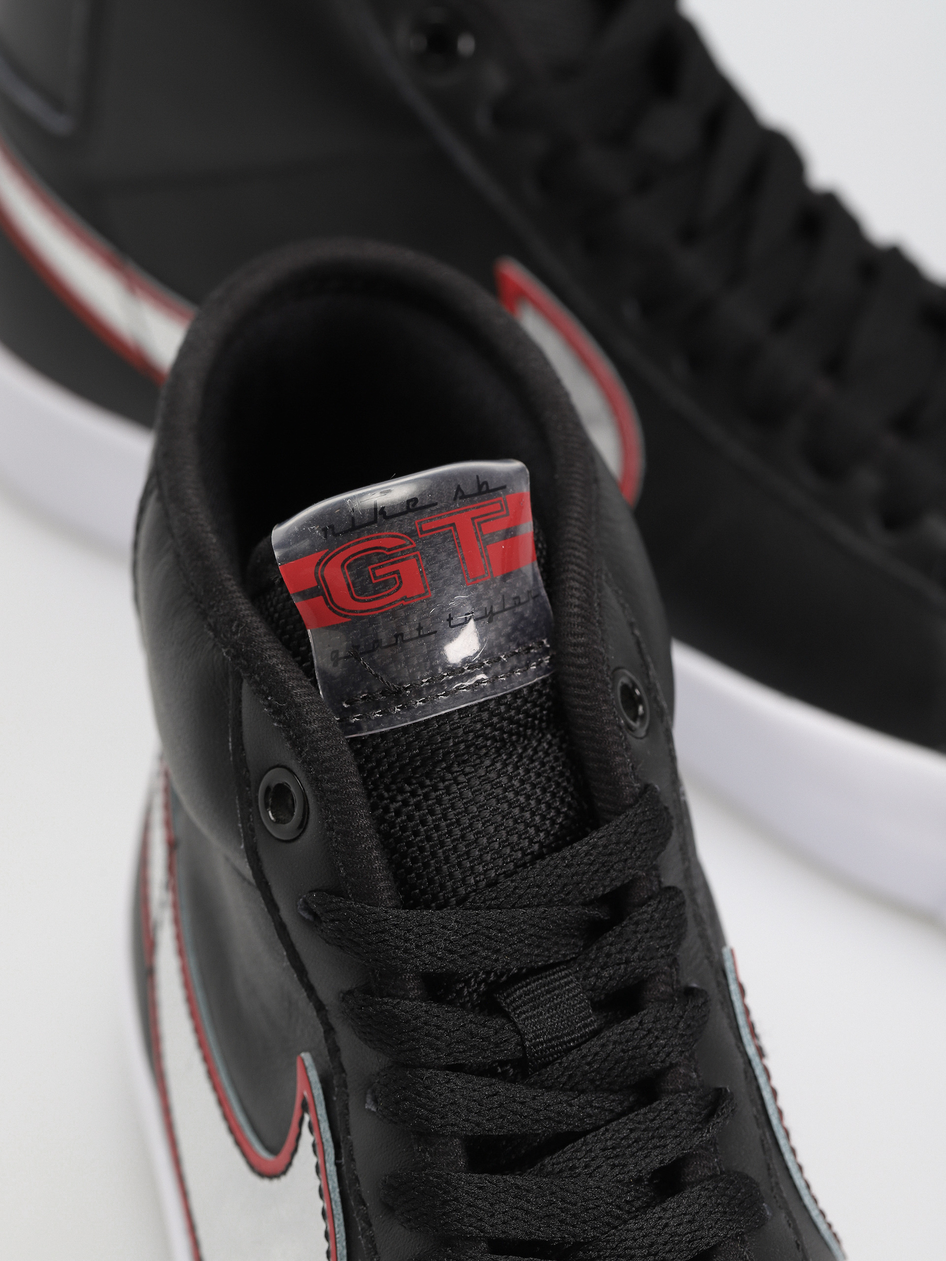 Buty Nike SB Zoom Blazer Mid Pro GT - czarny (black/metallic
