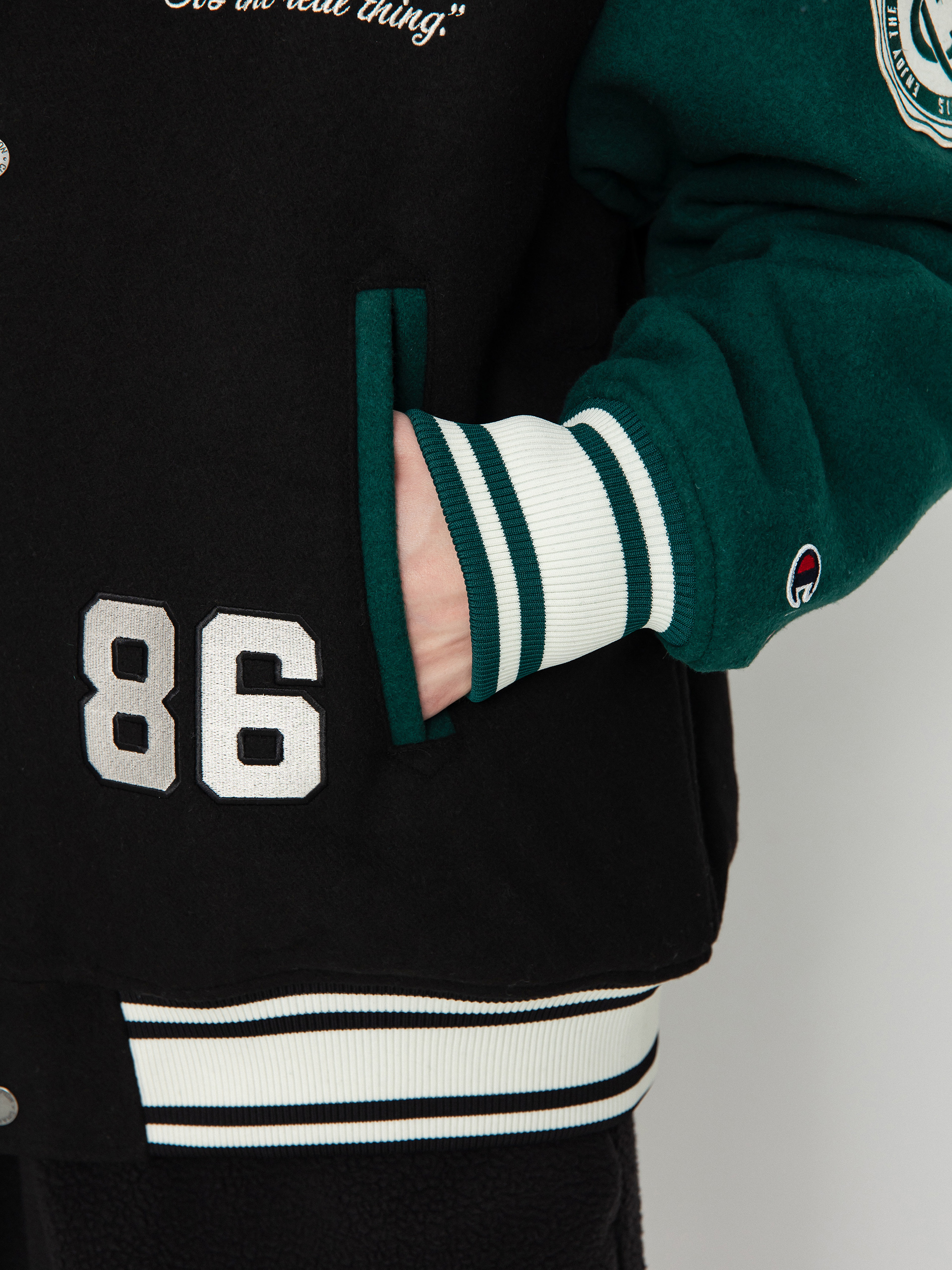 Kurtka Champion X Coca Cola Bomber Jacket 220191 (nbk/hlg/ofw)