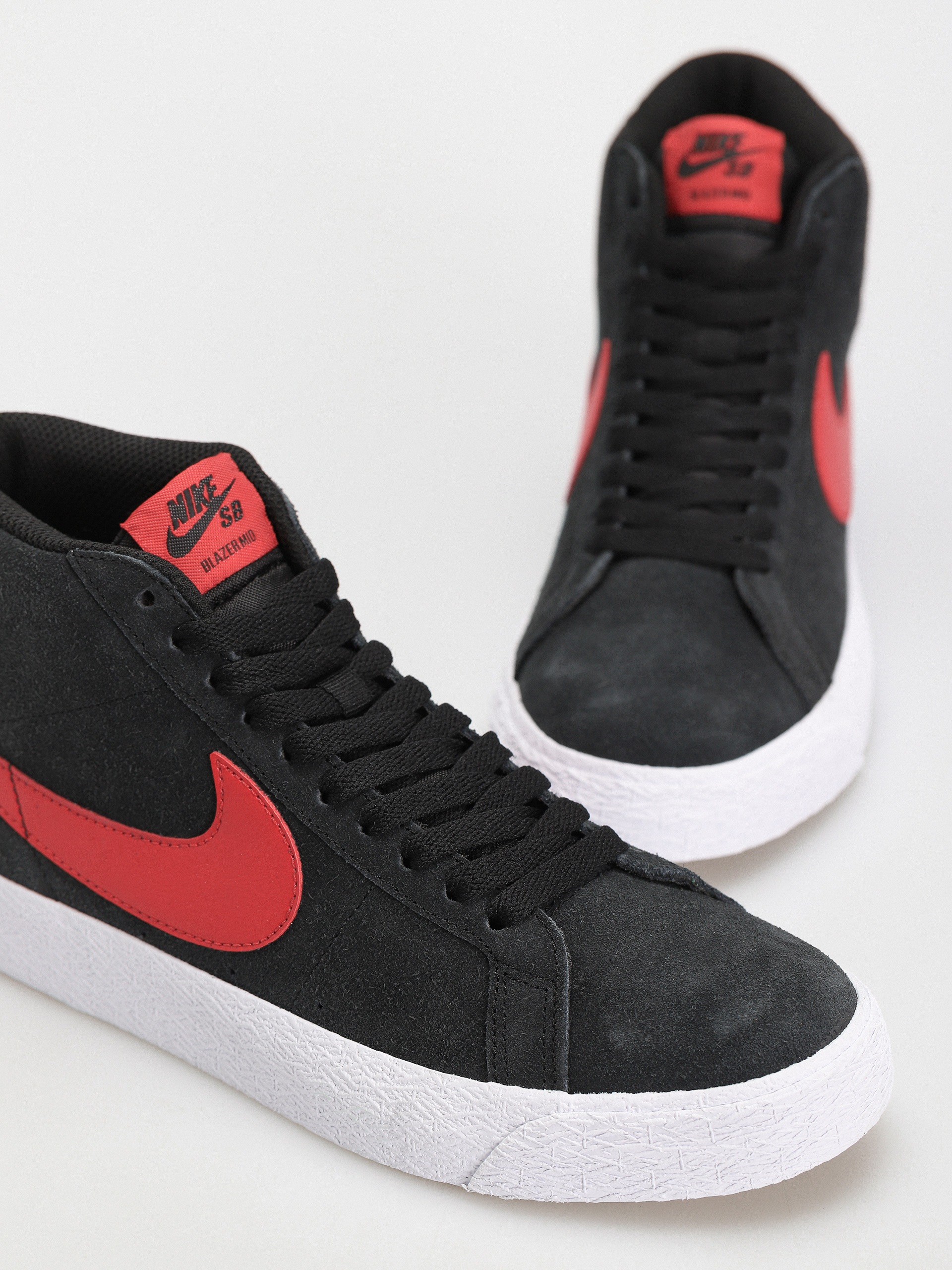 Buty Nike SB Zoom Blazer Mid (black/university red black white)