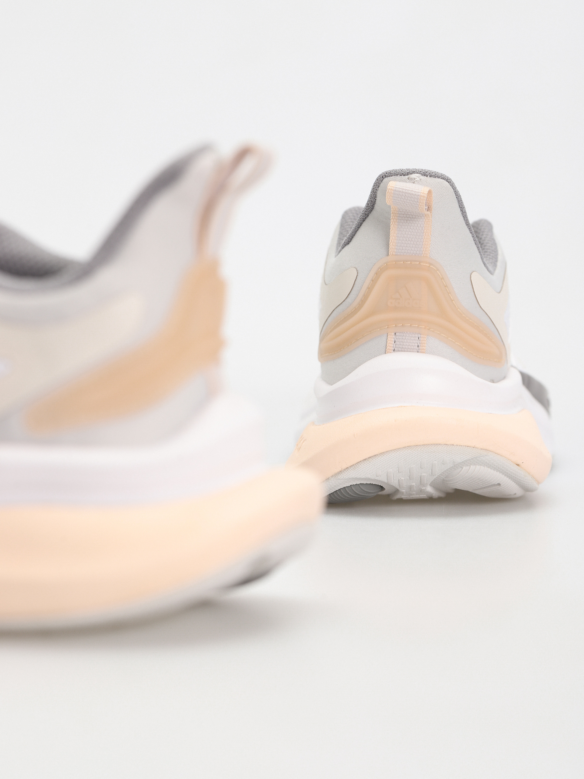 Buty adidas AlphaBounce + Wmn (ftwwht/zeromt/grethr)