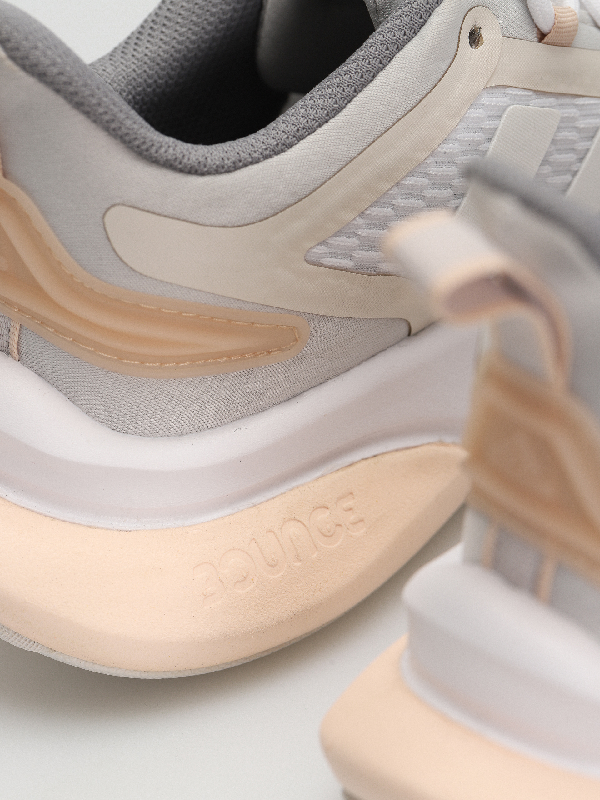 Buty adidas AlphaBounce + Wmn (ftwwht/zeromt/grethr)