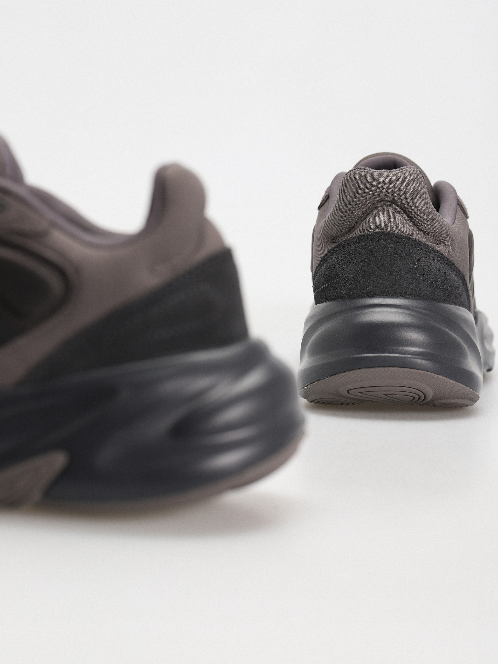 Buty adidas Ozelle (chacoa/carbon/carbon)