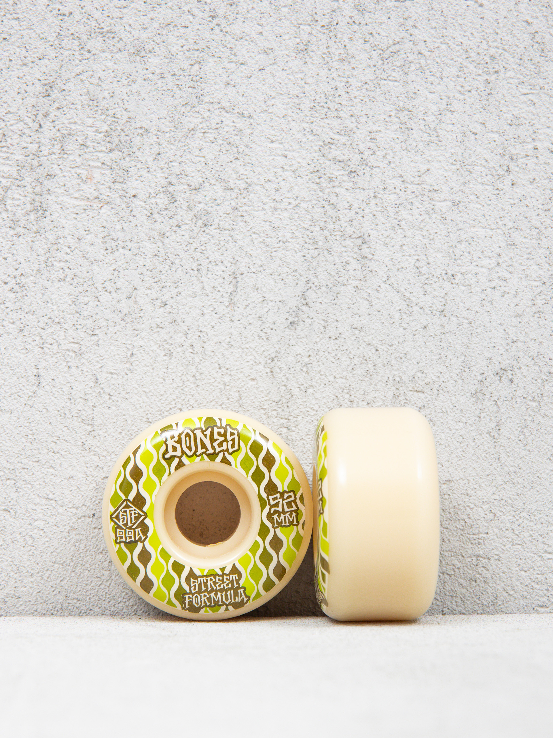 Kółka Bones Retros STF V2 Locks 99A (white/green)