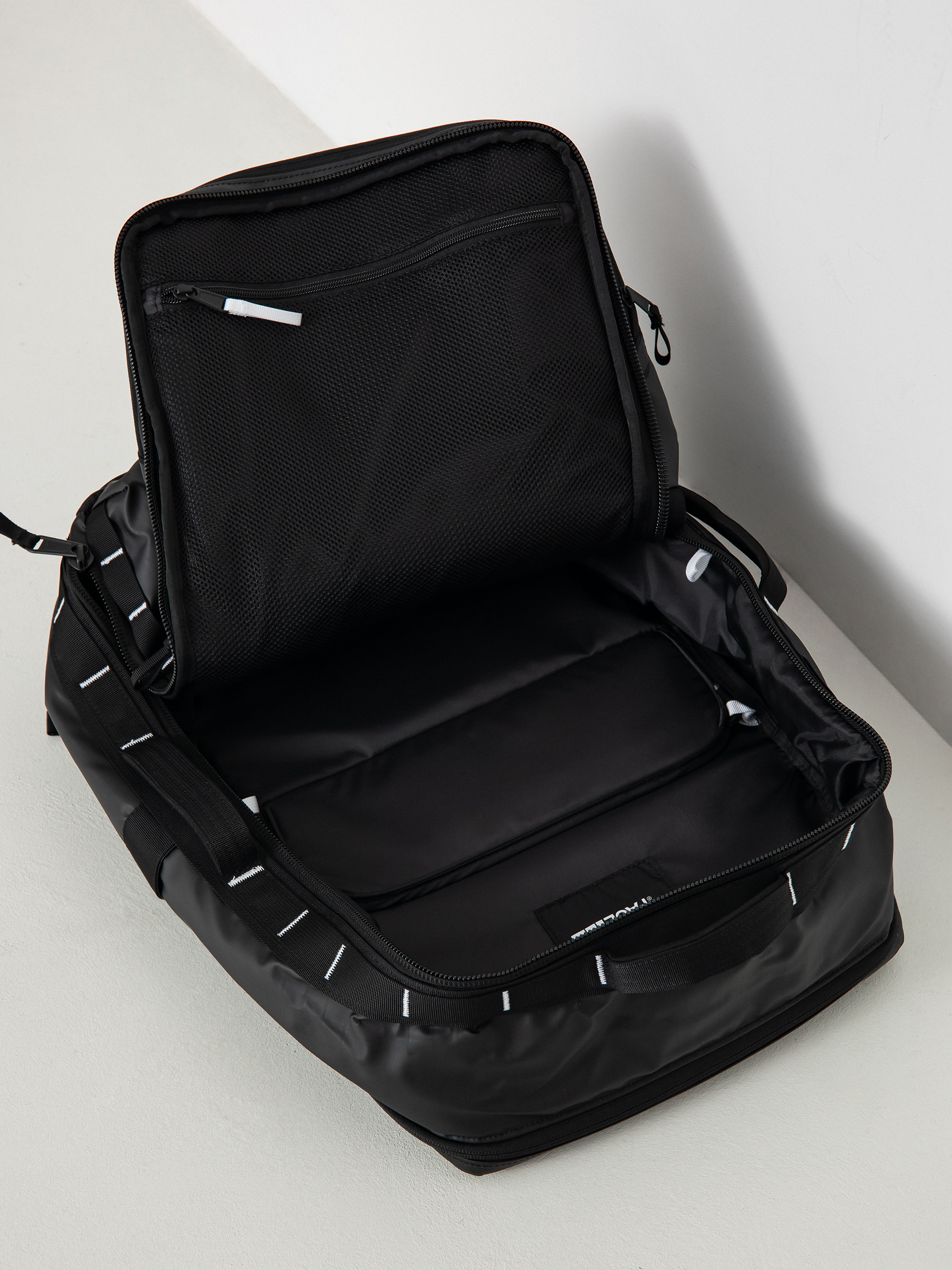 Plecak The North Face Base Camp Voyager Travel Pack (tnf black/tnf white)