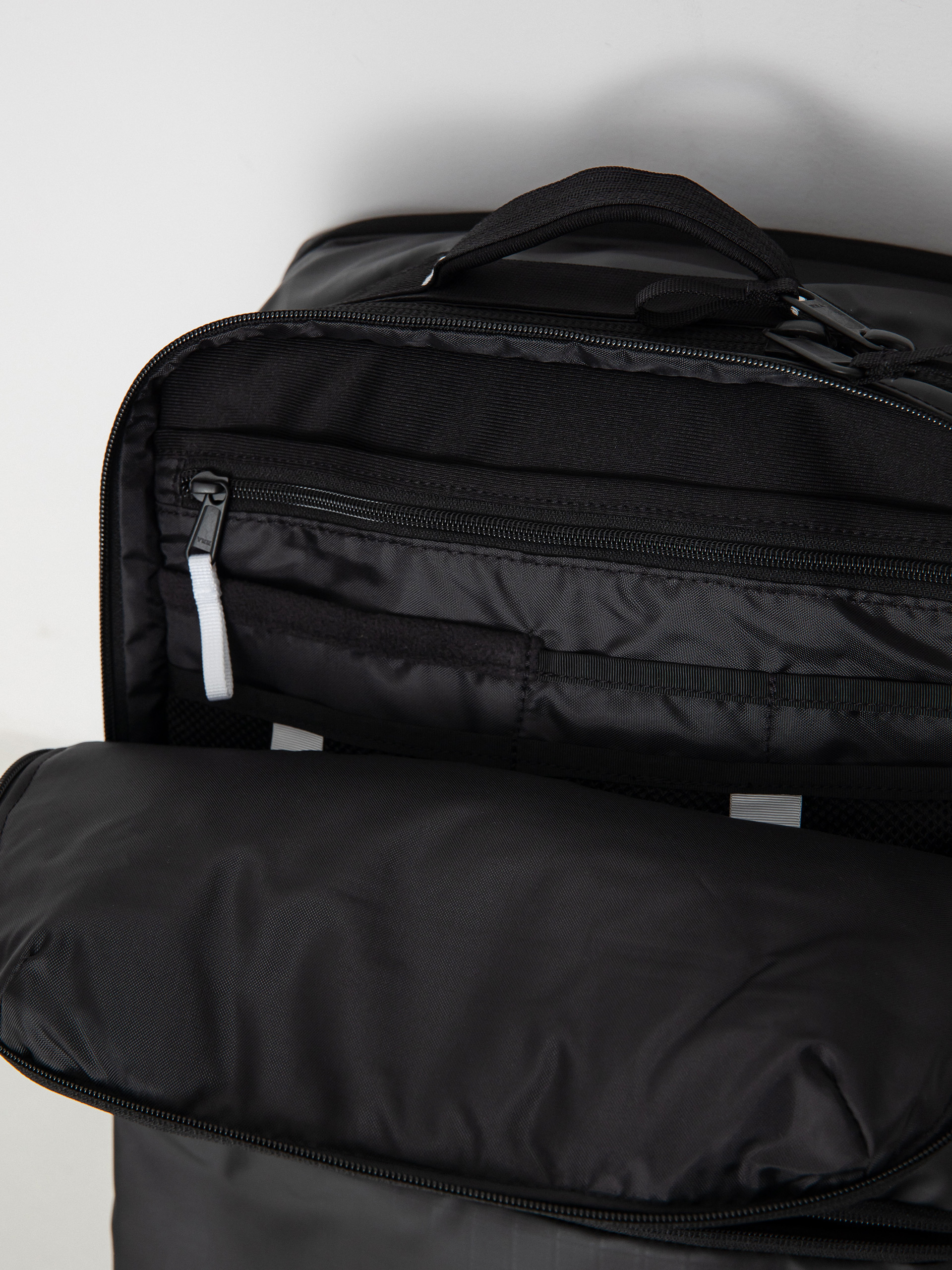 Plecak The North Face Base Camp Voyager Travel Pack (tnf black/tnf white)