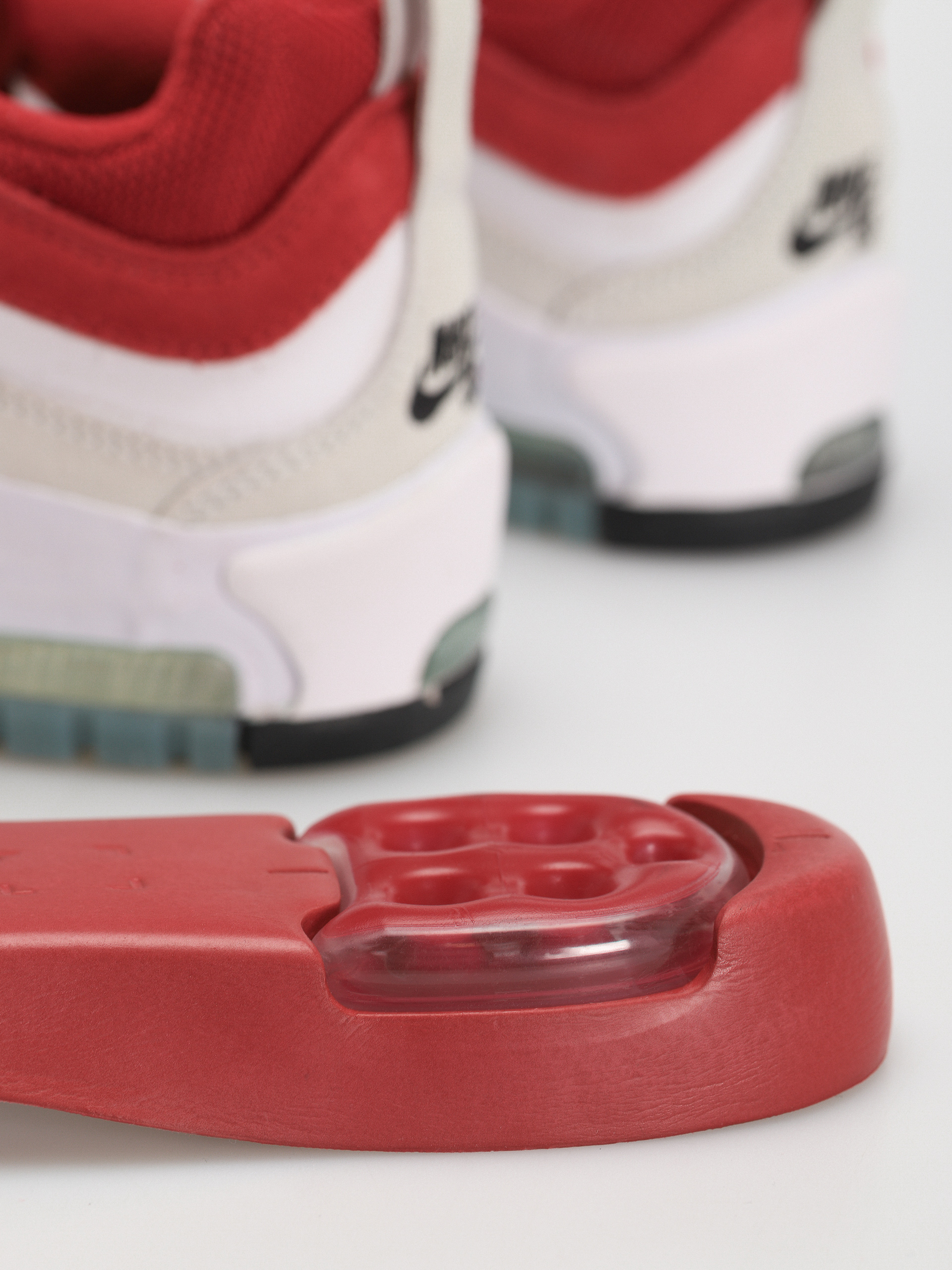 Buty Nike SB Ishod 2 (white/varsity red summit white)