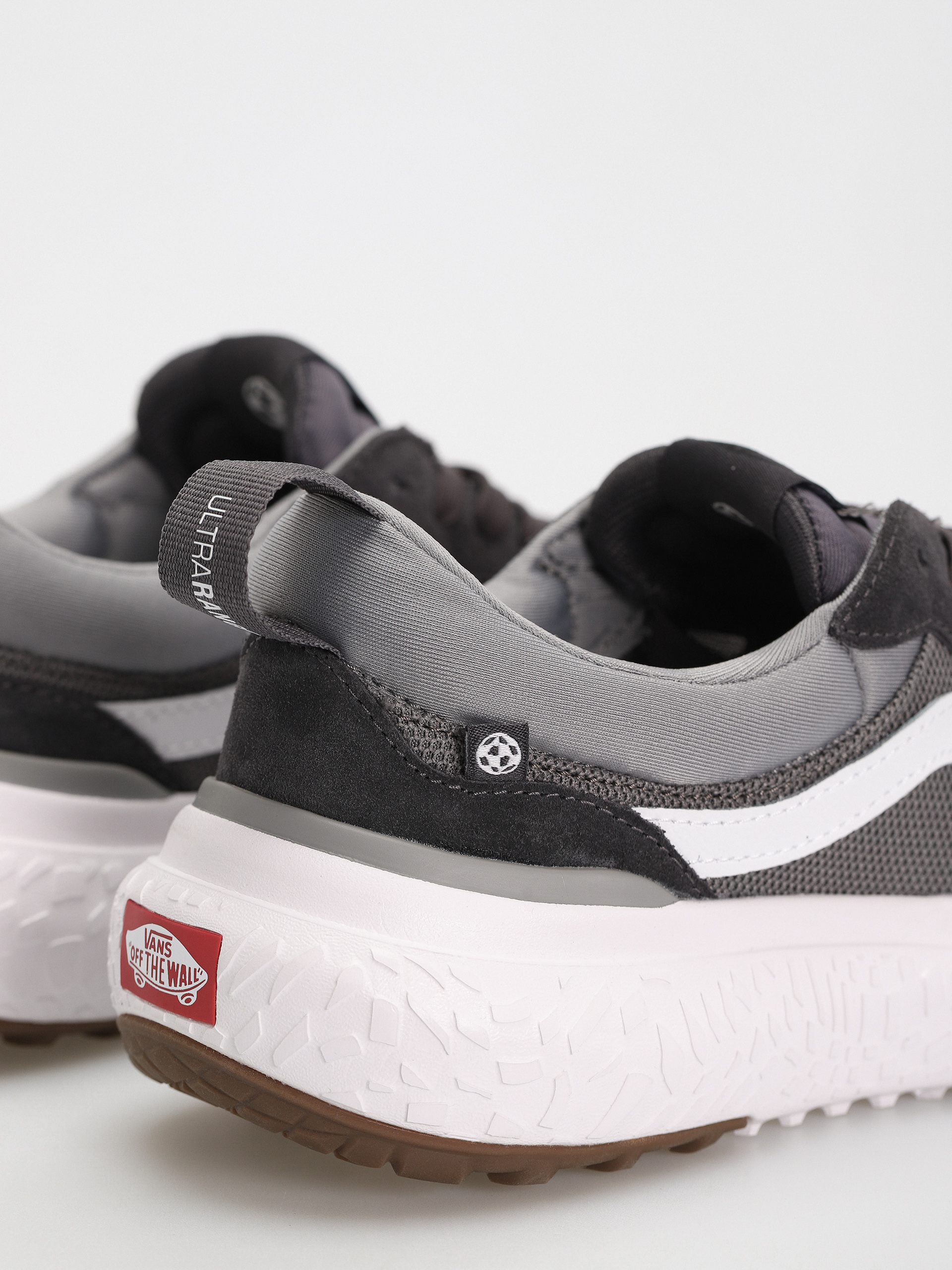 Buty Vans Ultrarange Neo Vr3 (asphalt/white)