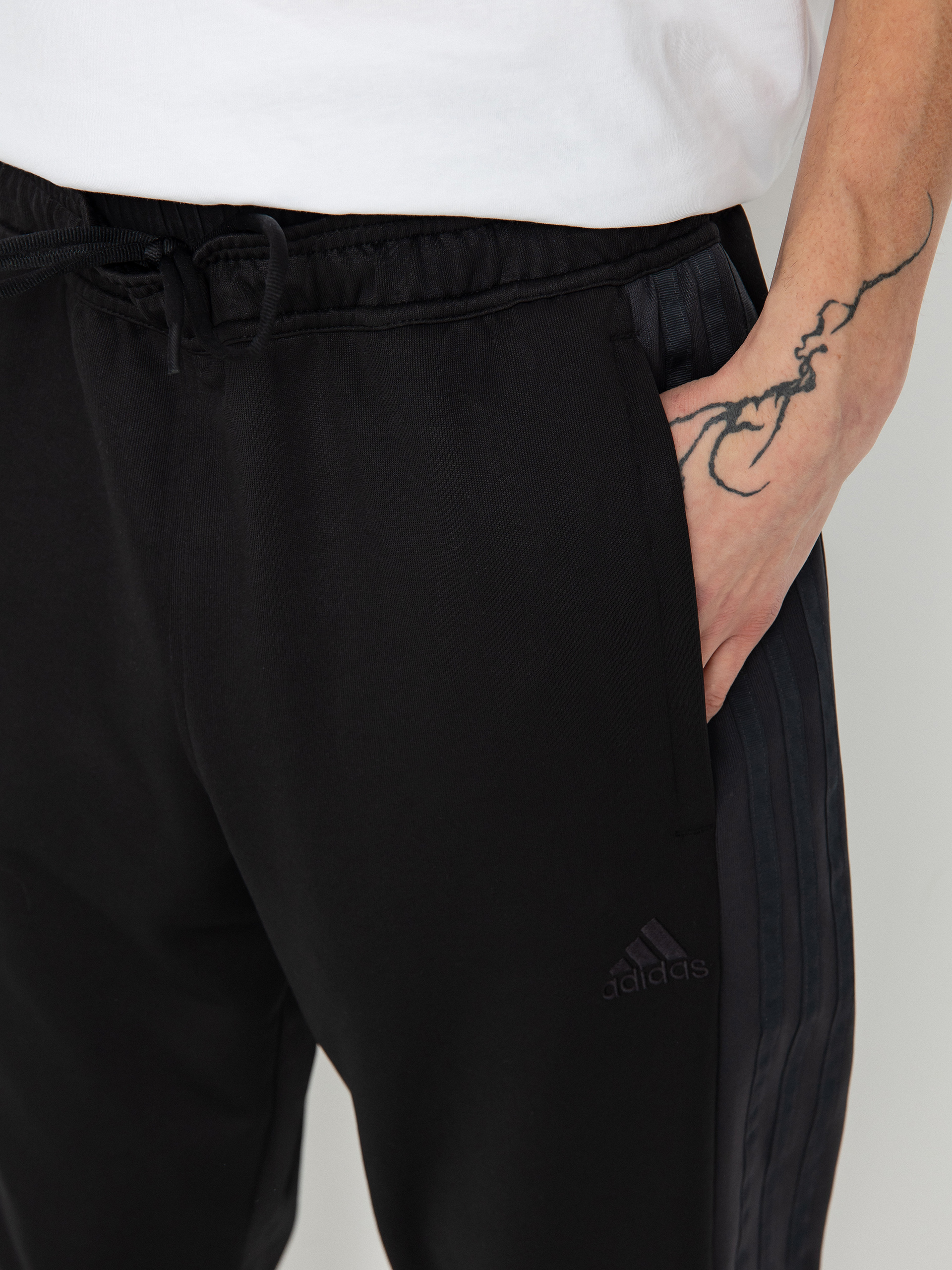 Spodnie adidas Originals Tiro (black)