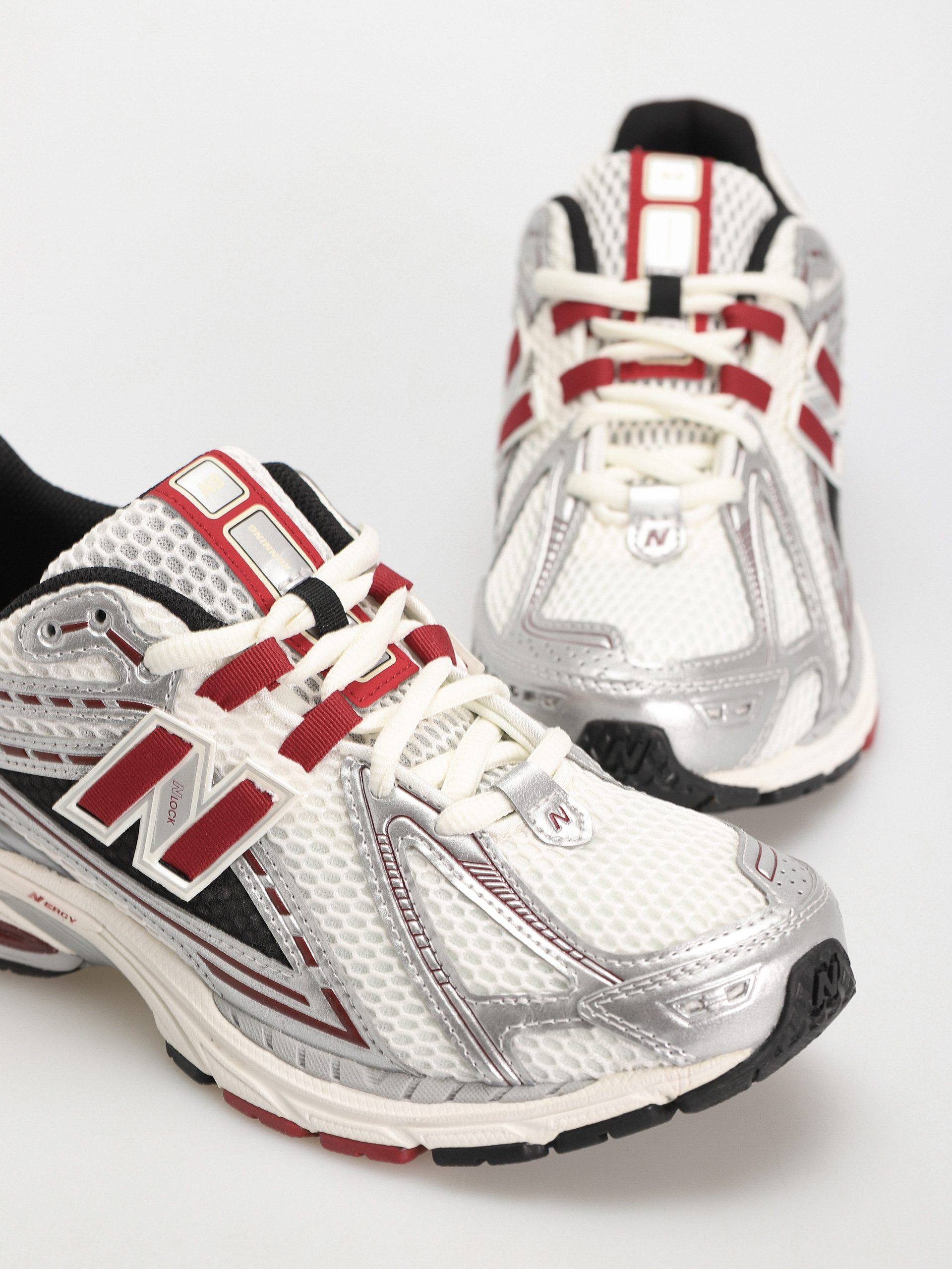 Buty New Balance 1906 (silver classic crimson)