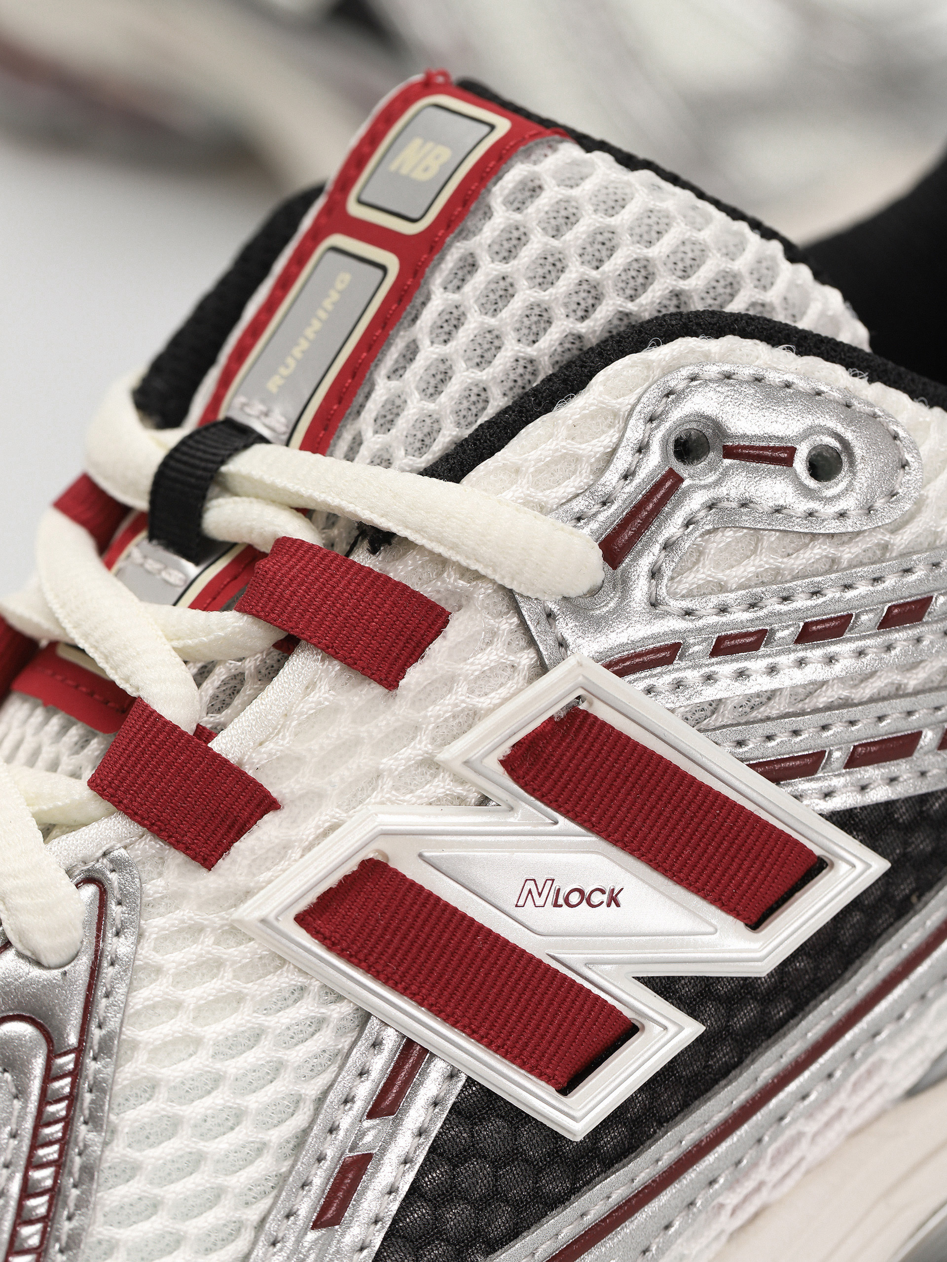 Buty New Balance 1906 (silver classic crimson)