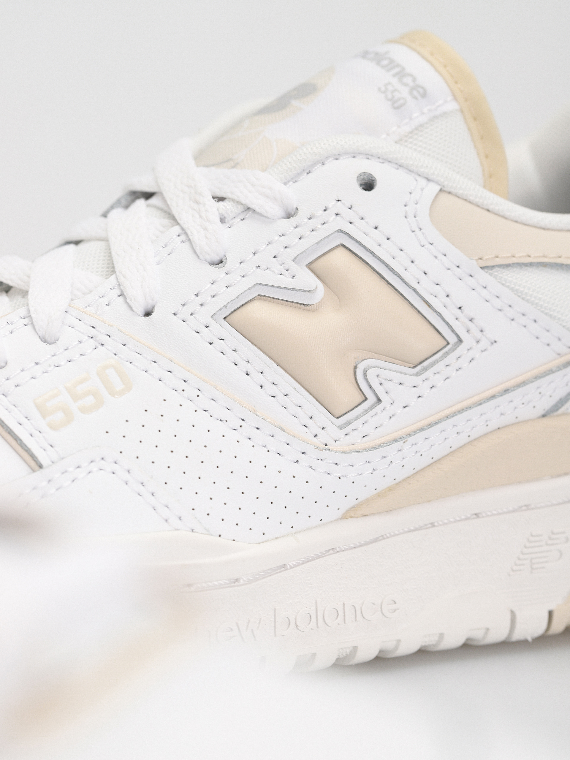 Buty New Balance 550 Wmn (white linen)