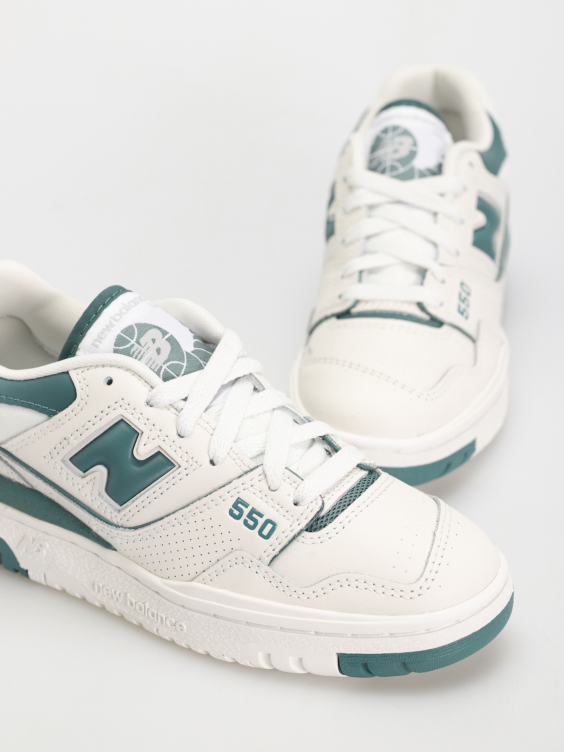 Buty New Balance 550 Wmn (reflection new spruce)