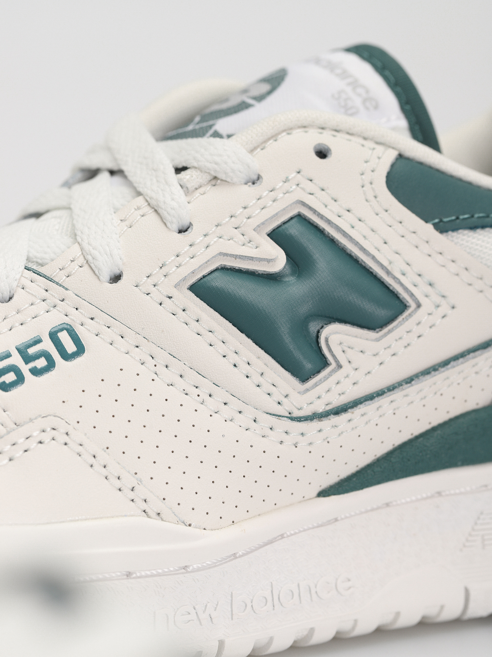 Buty New Balance 550 Wmn (reflection new spruce)