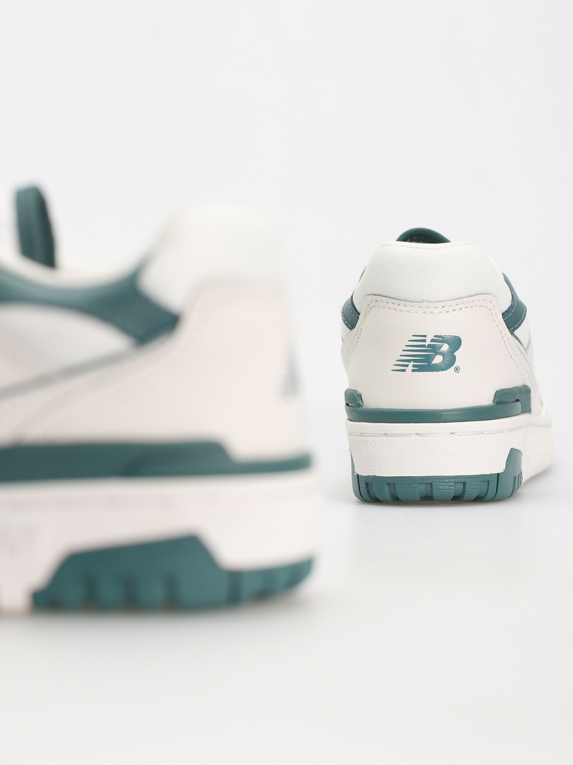 Buty New Balance 550 Wmn (reflection new spruce)