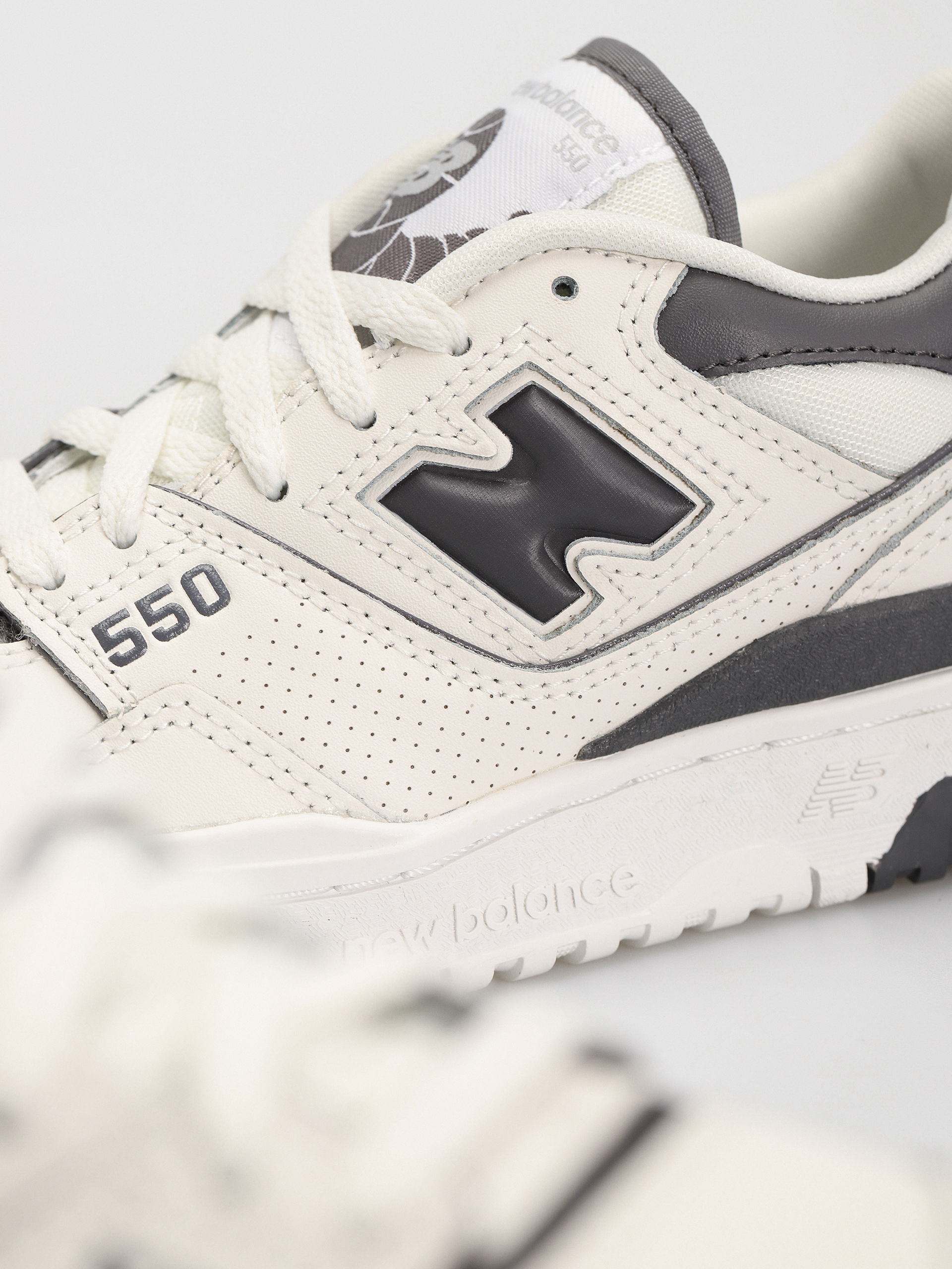Buty New Balance 550 Wmn (sea salt magnet)