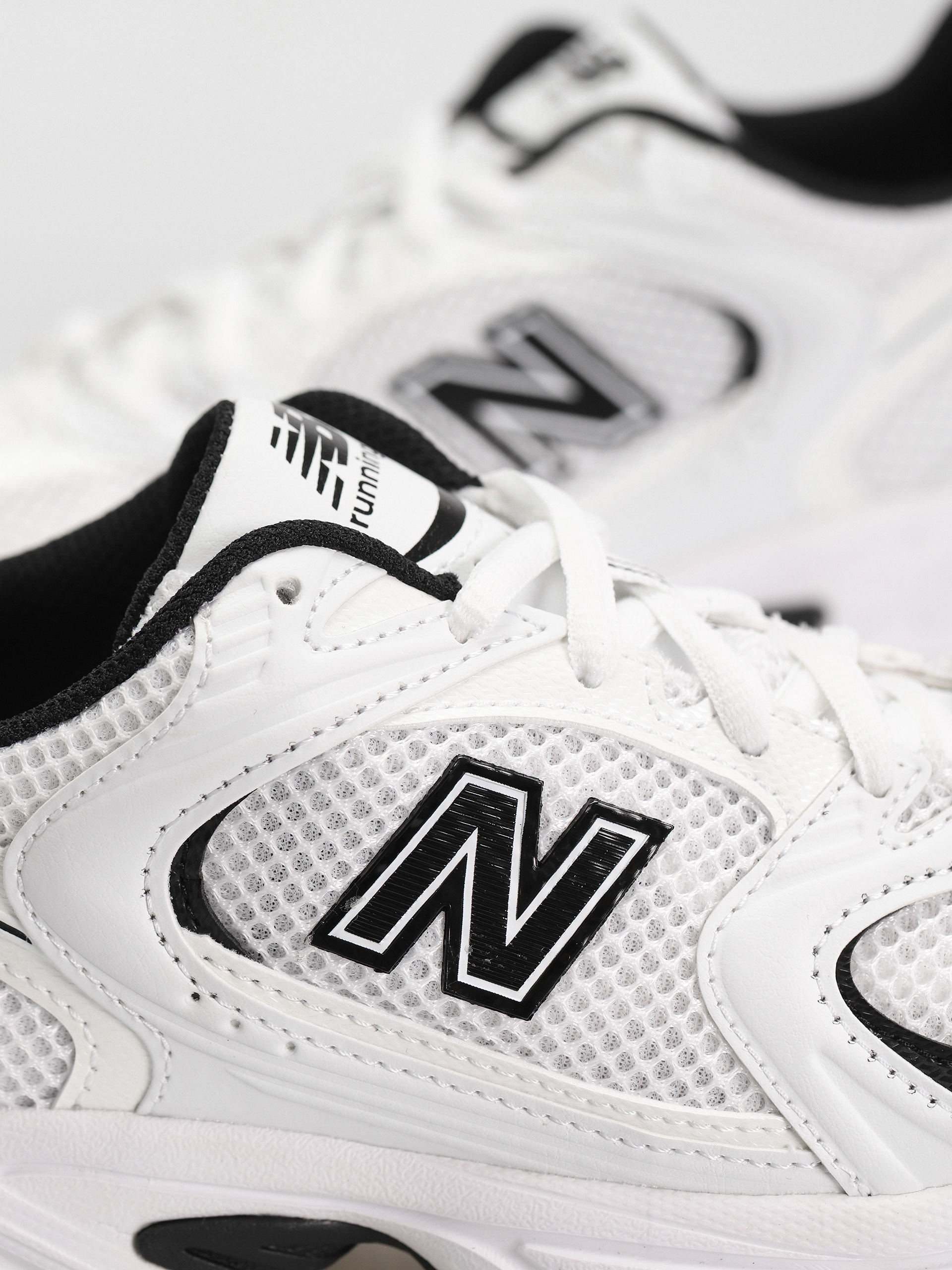 Buty New Balance 530 (white black details)