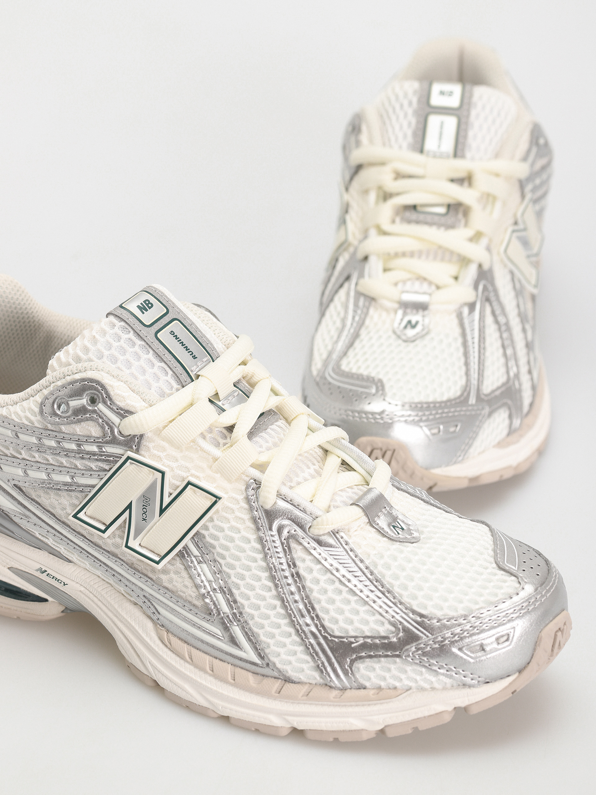Buty New Balance 1906 (silver metallic)