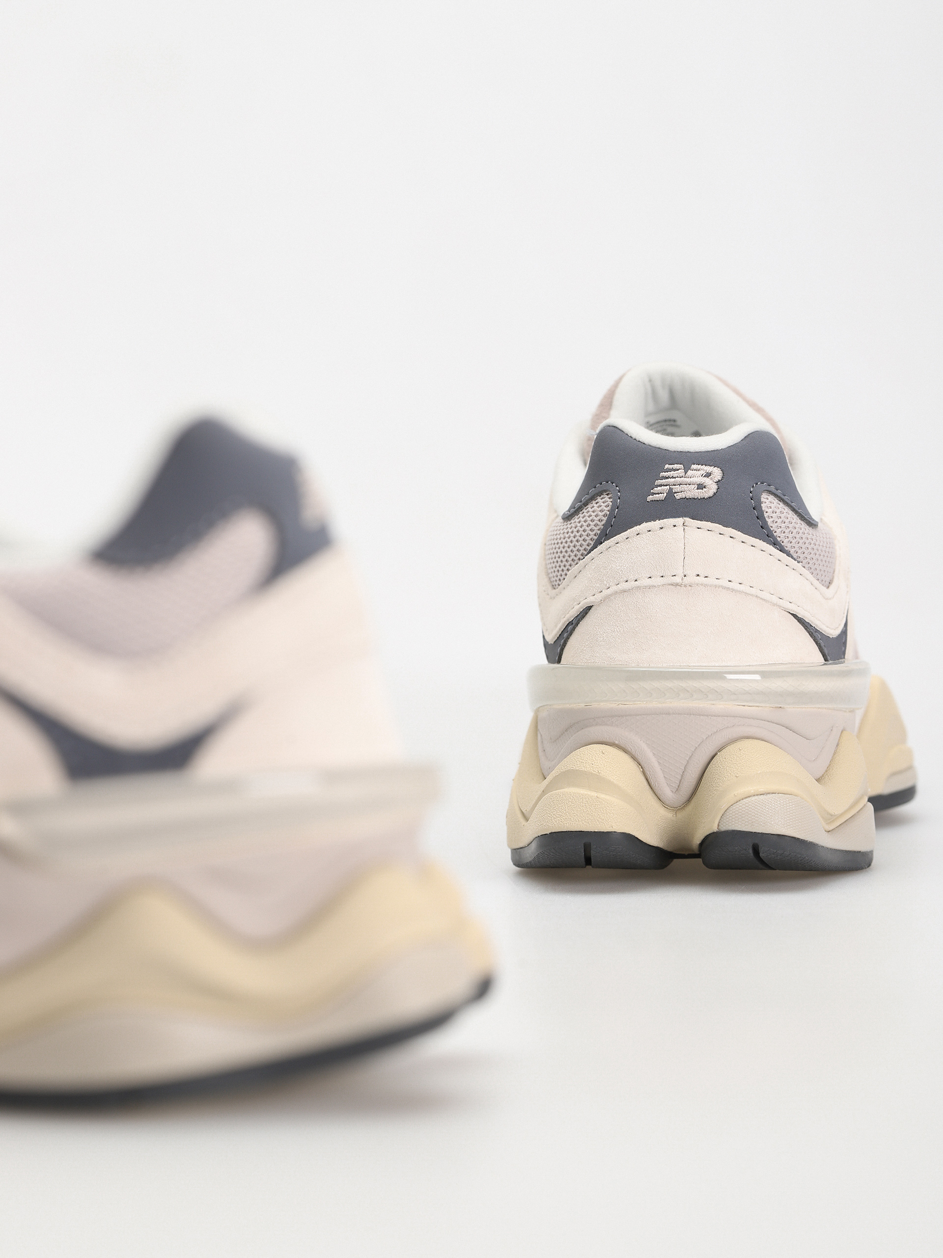 Buty New Balance 9060 (moonrock linen)