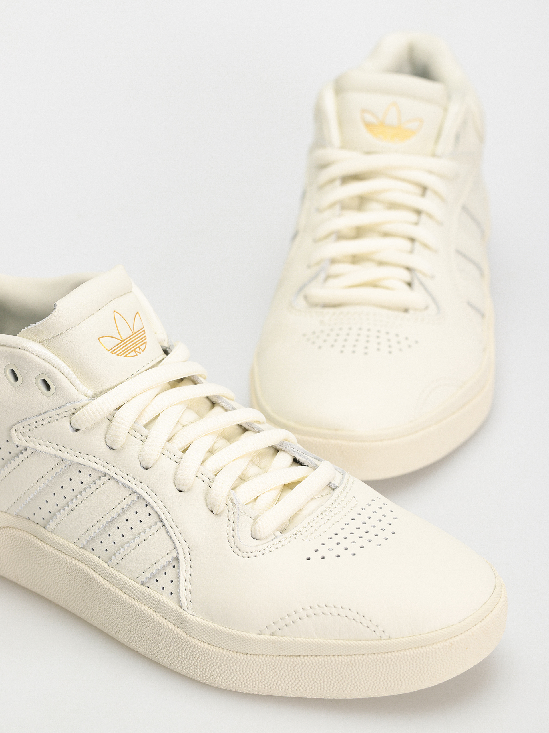 Buty adidas Tyshawn (ivory/ivory/blubir)