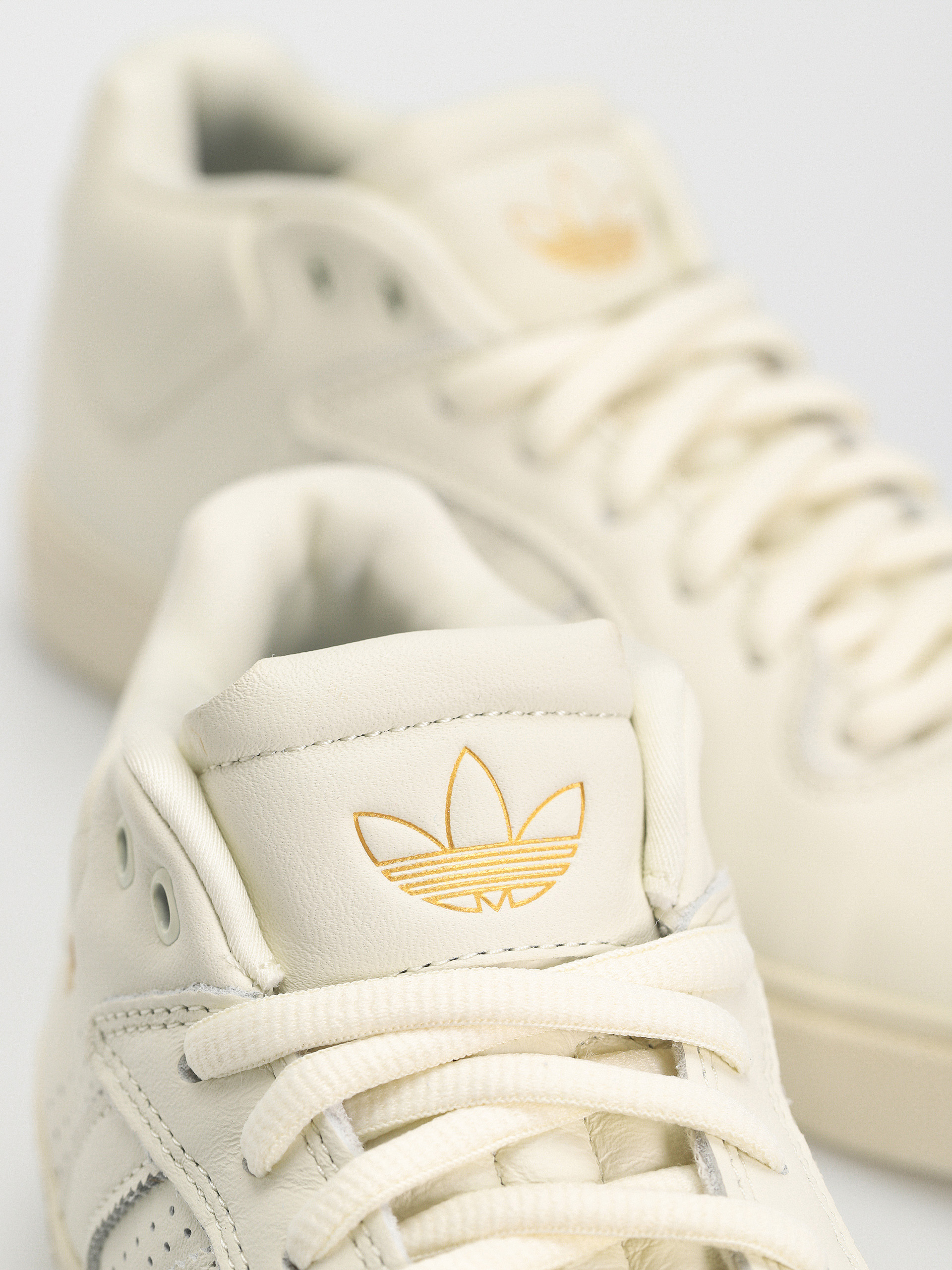 Buty adidas Tyshawn (ivory/ivory/blubir)